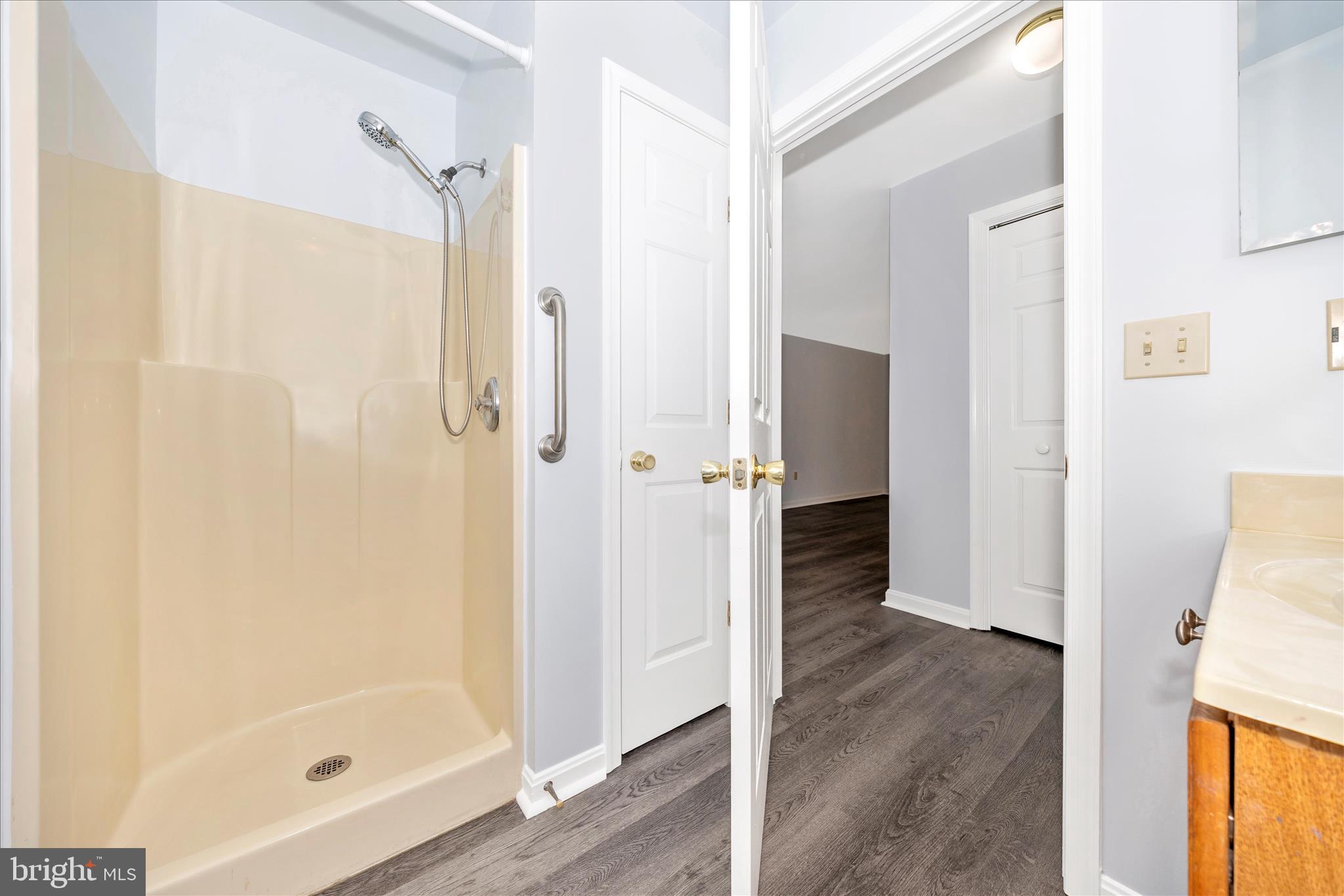 LAKETREE - Residential