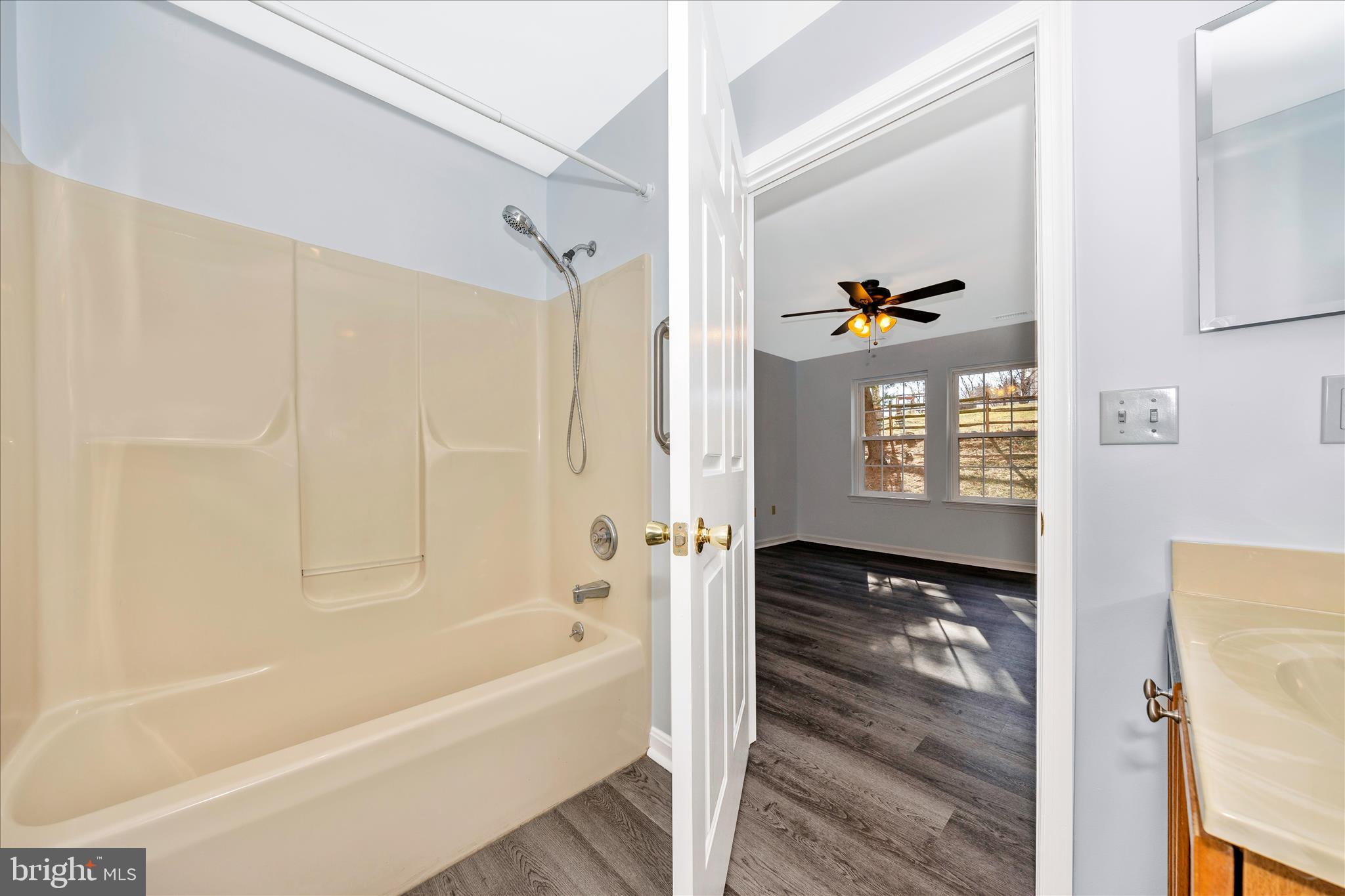 LAKETREE - Residential