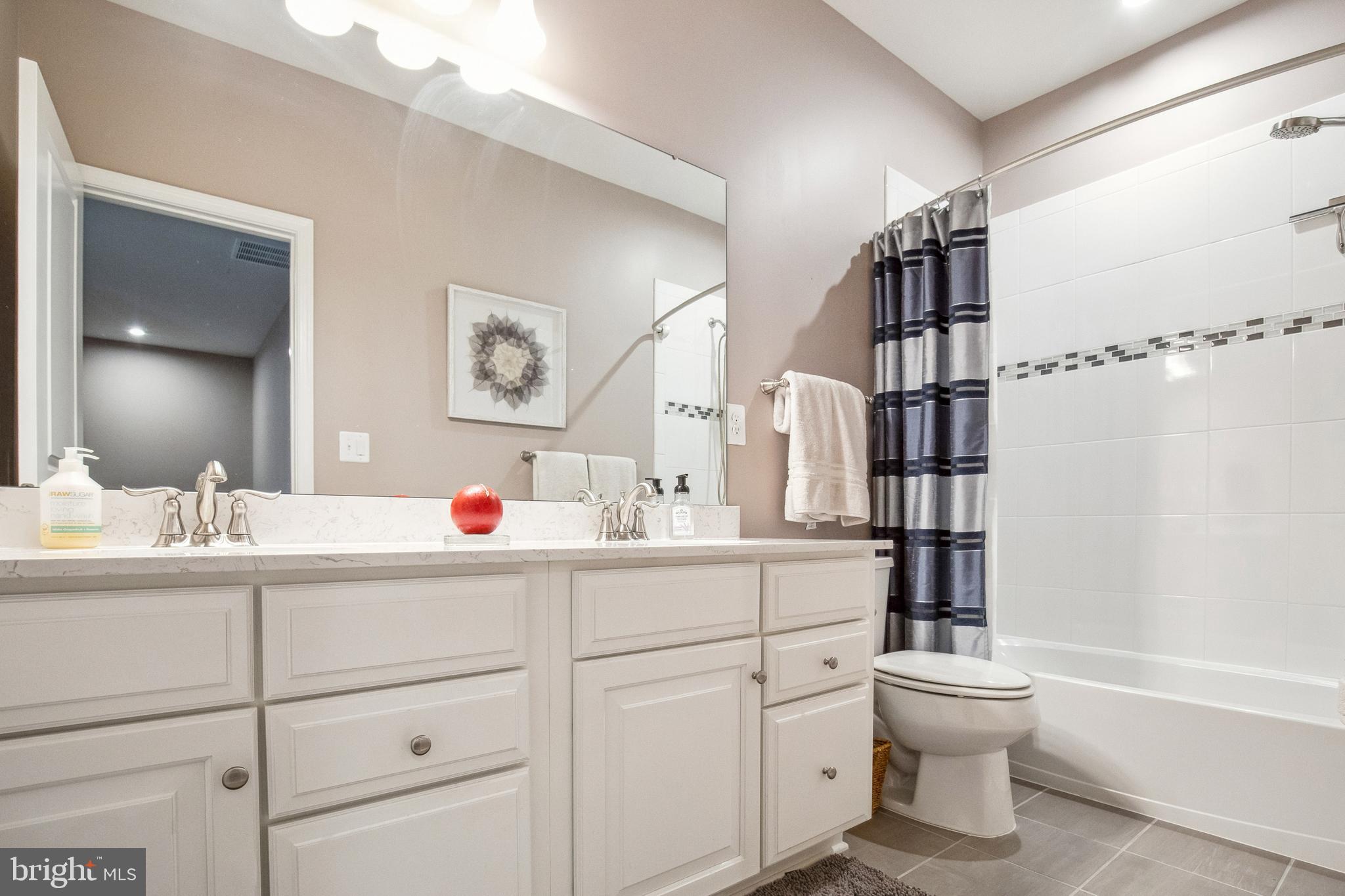 BRADLEY SQUARE - Residential