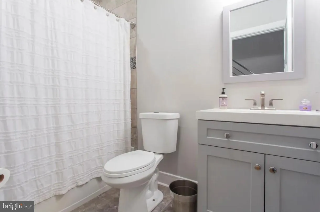Philadelphia, Pennsylvania 19146, United States, 3 Bedrooms Bedrooms, ,3 BathroomsBathrooms,Residential,Active,128716
