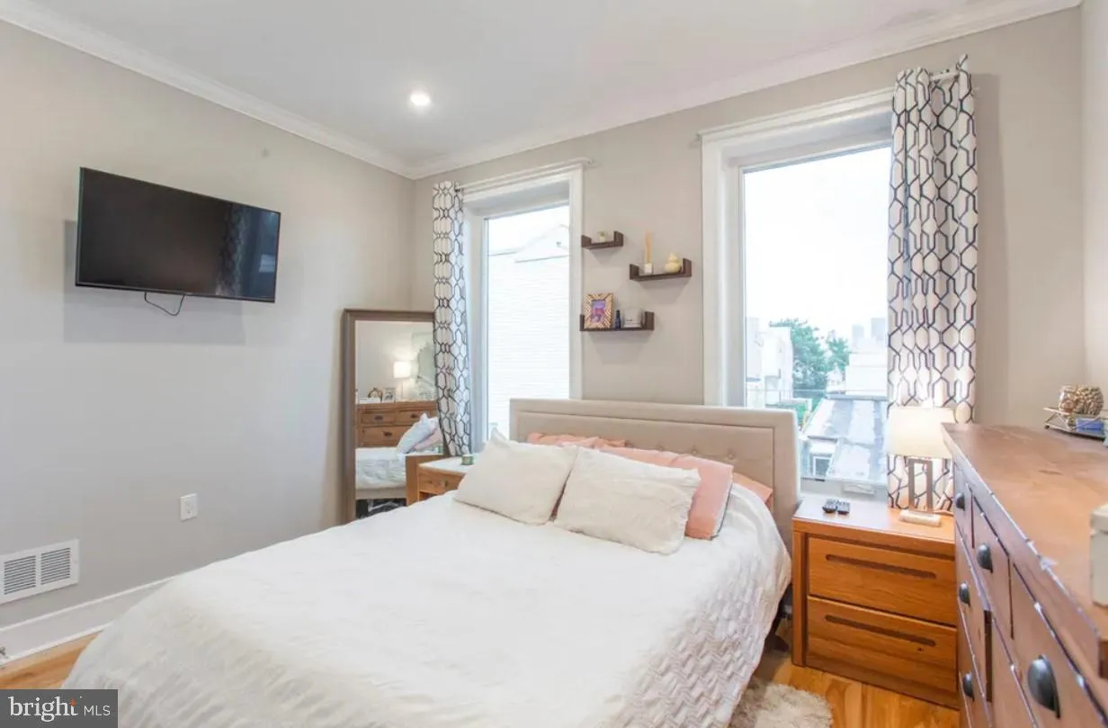 Philadelphia, Pennsylvania 19146, United States, 3 Bedrooms Bedrooms, ,3 BathroomsBathrooms,Residential,Active,128716