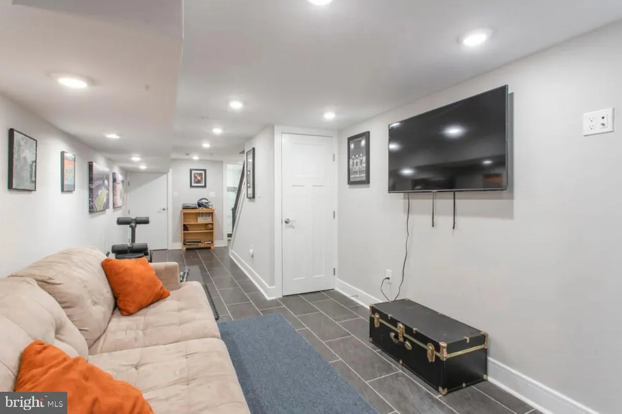 Philadelphia, Pennsylvania 19146, United States, 3 Bedrooms Bedrooms, ,3 BathroomsBathrooms,Residential,Active,128716