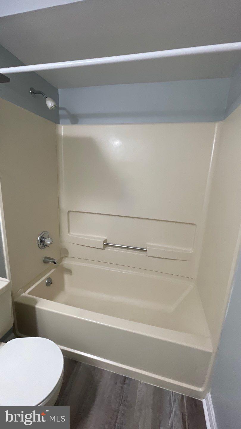 MONTGOMERY RUN - Residential Lease