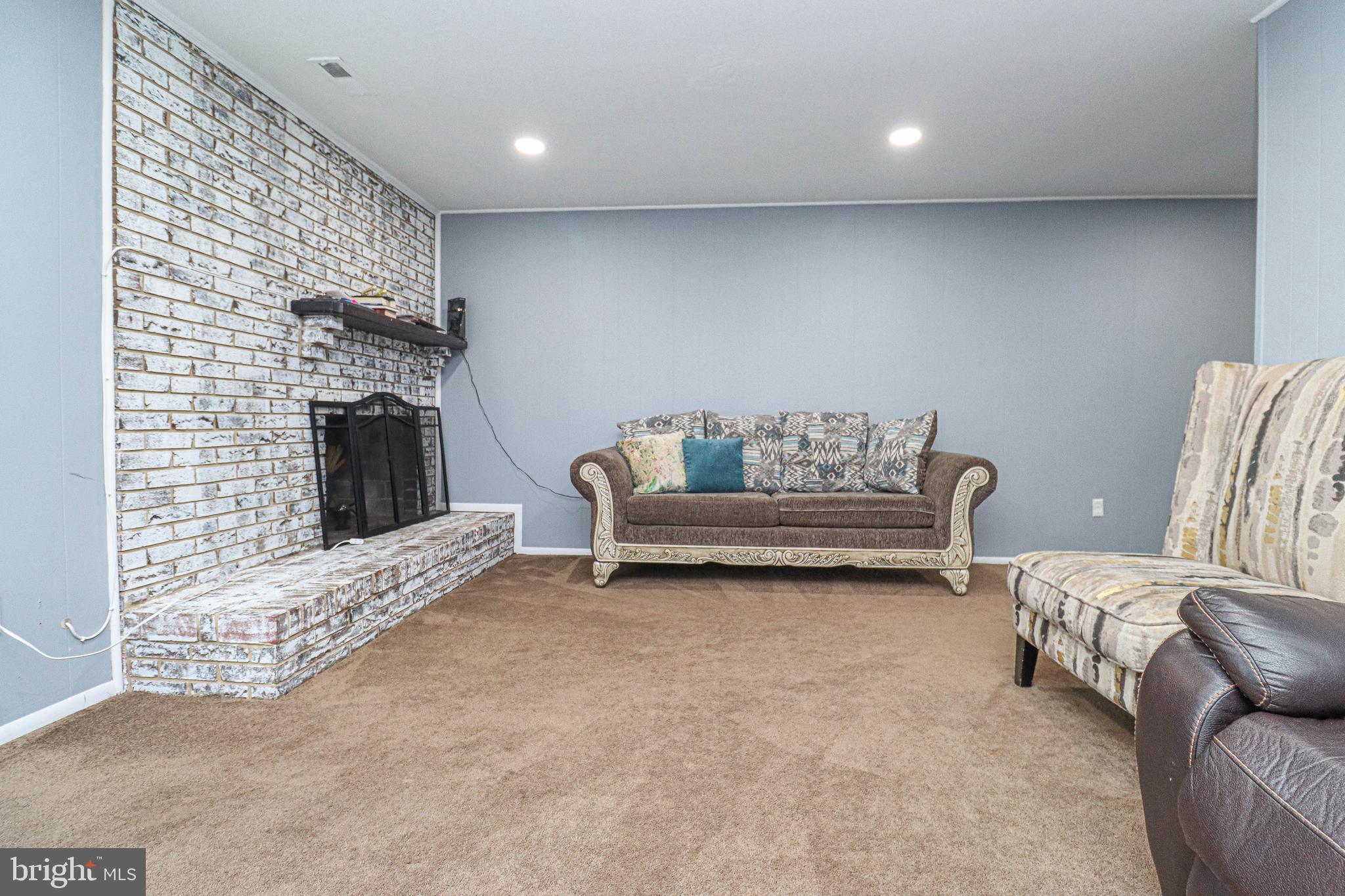 CROFTON VILLAGE - Residential Lease