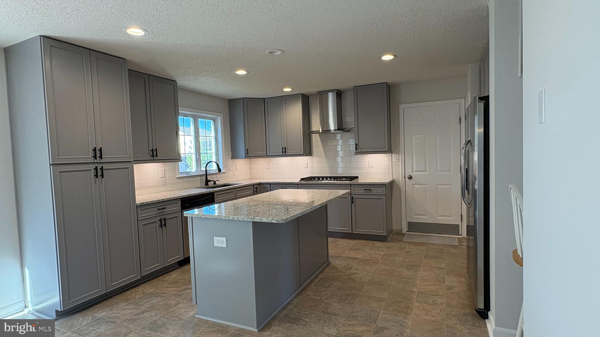 WOODSIDE ESTATES - Residential