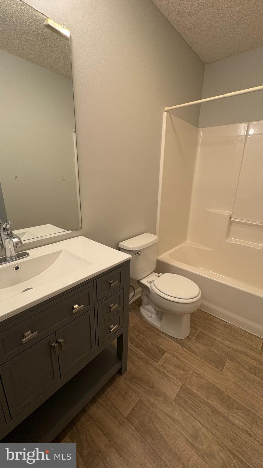 WOODSIDE ESTATES - Residential