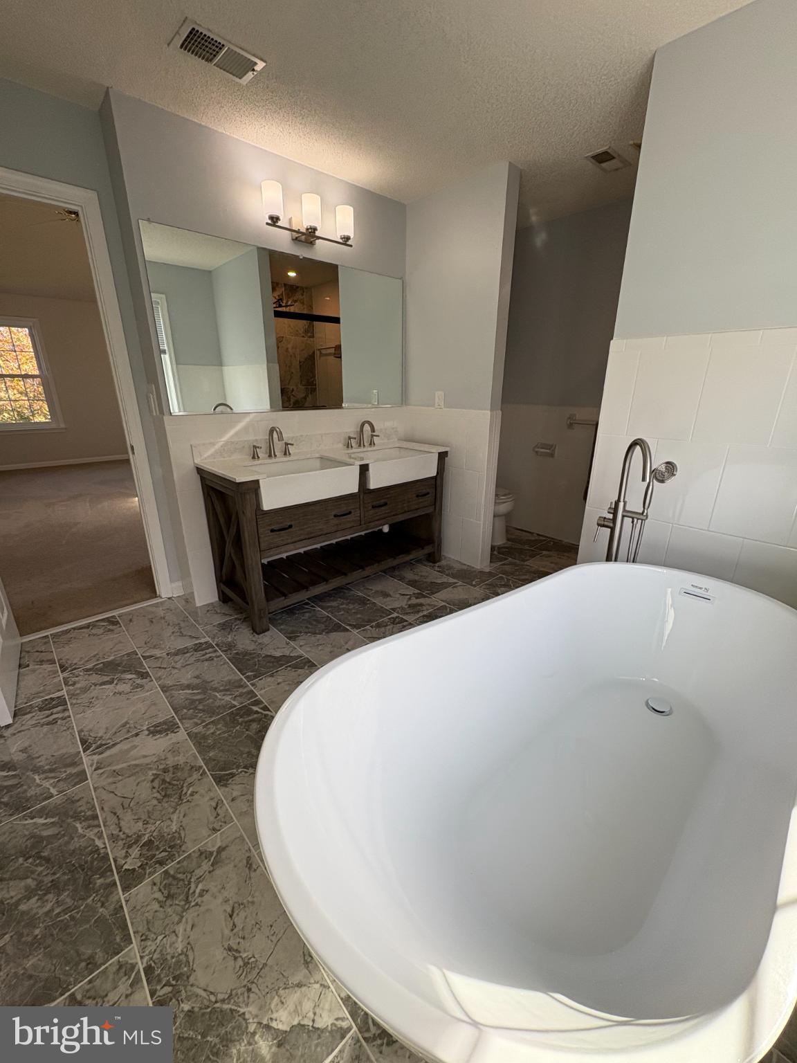 WOODSIDE ESTATES - Residential