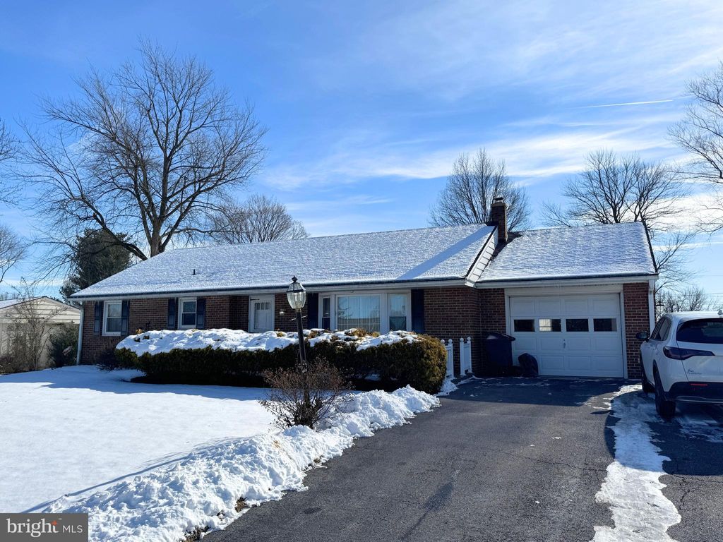 Photo of 900 Cardinal Road, LANCASTER, PA 17601 (MLS # PALA2082718)