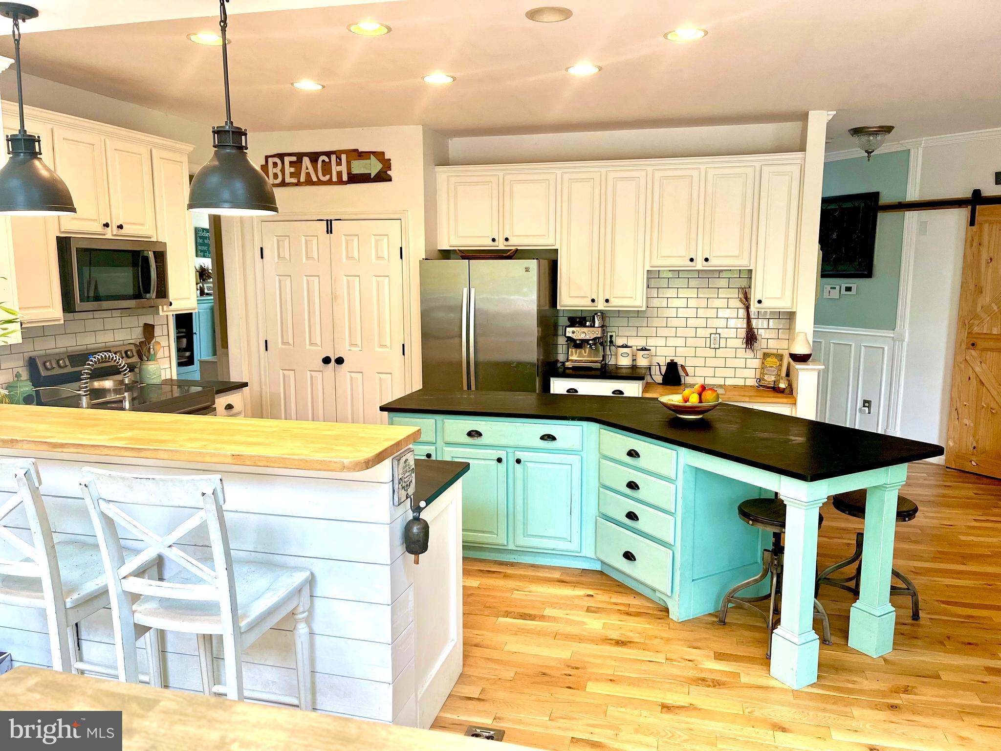 518 PEBBLE LANE