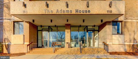 Photo of 118 Monroe Street #807, ROCKVILLE, MD 20850 (MLS # MDMC2215450)