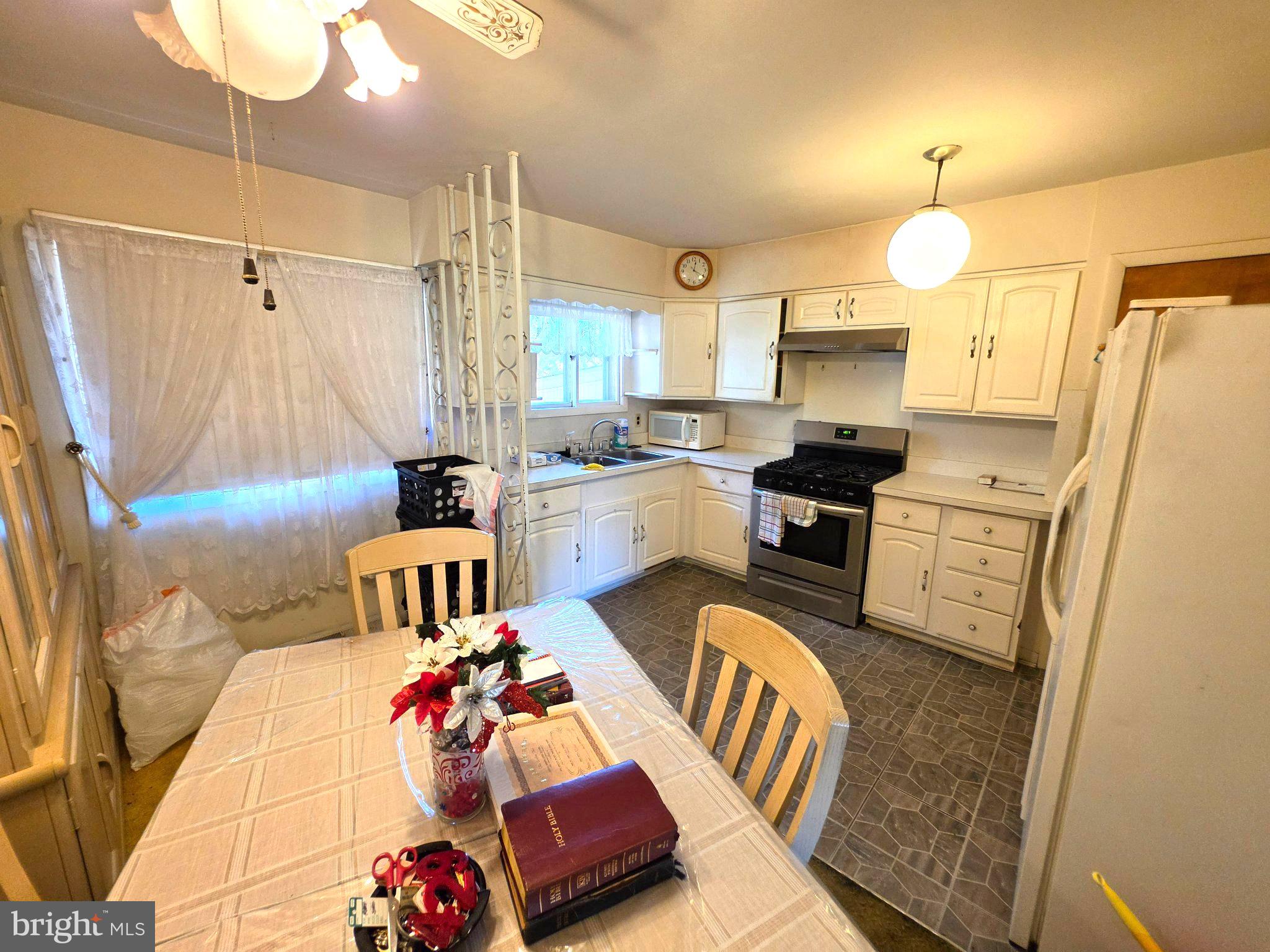 425 OAK AVENUE -429