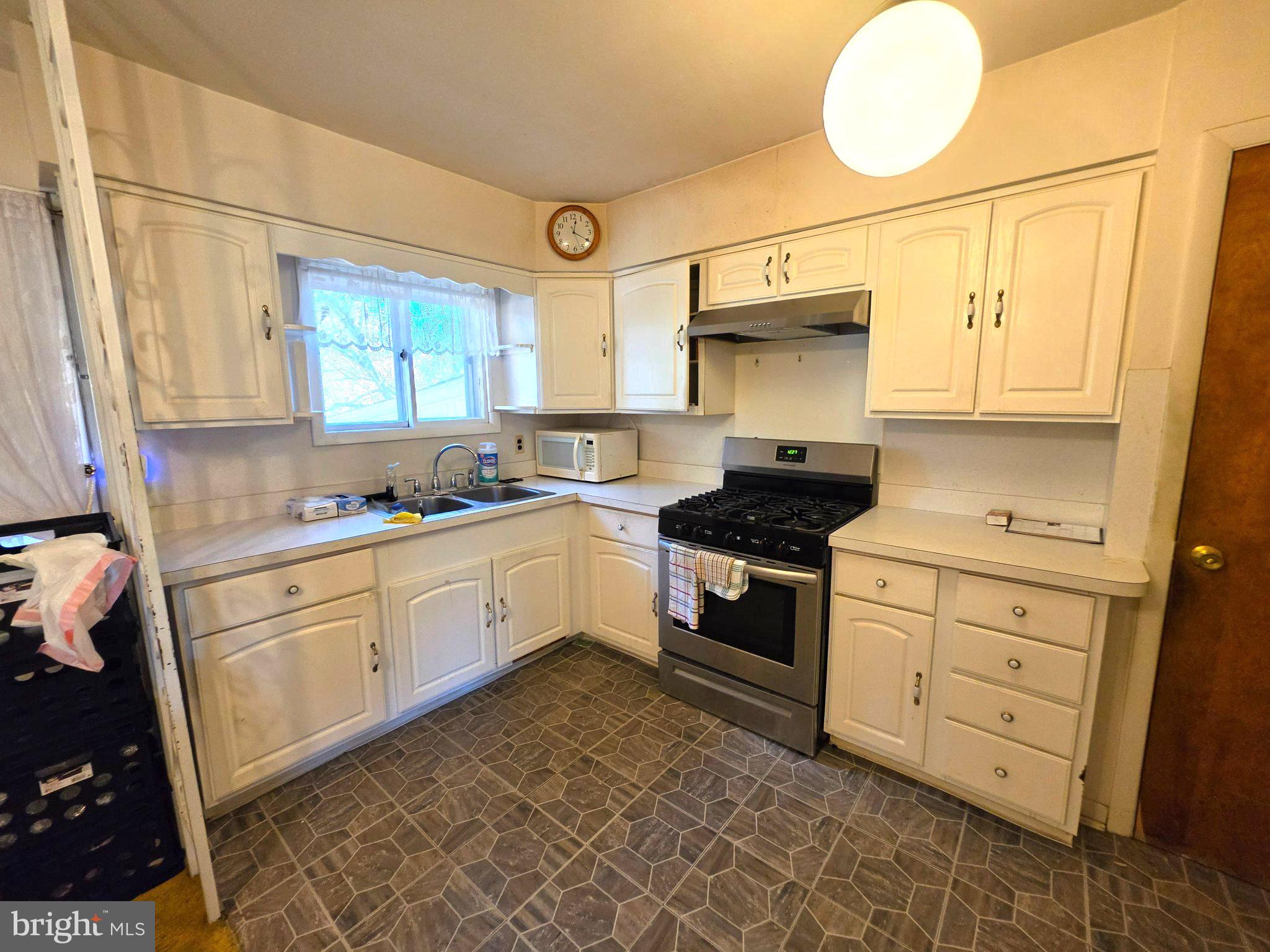 425 OAK AVENUE -429
