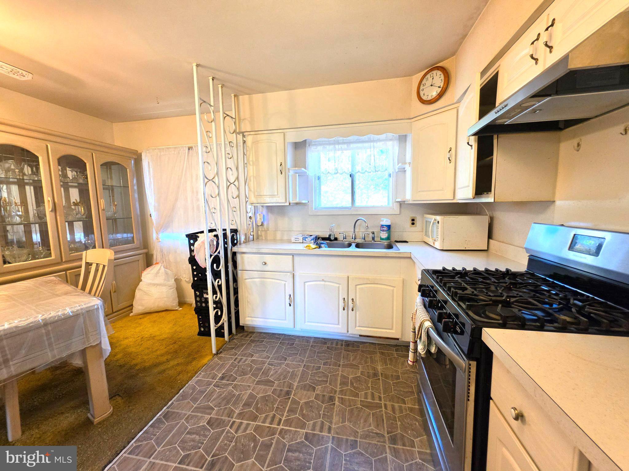 425 OAK AVENUE -429