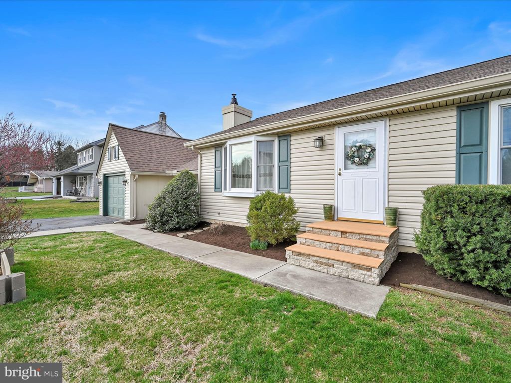 Photo of 170 N Linden Street, MANHEIM, PA 17545 (MLS # PALA2066490)