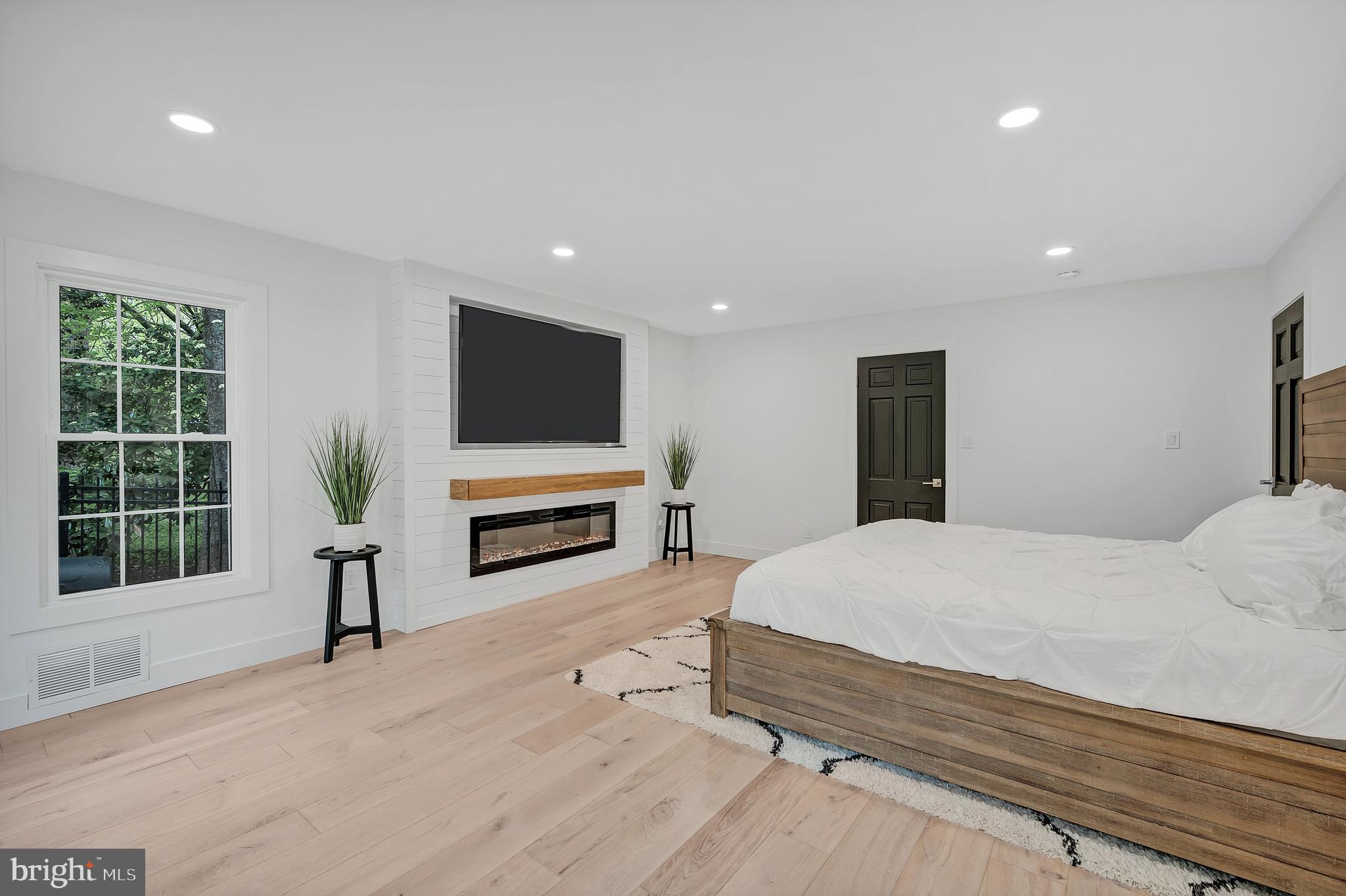 BRADLEY HILLS - Residential