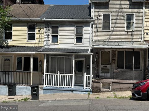 Townhouse For Rent - 516 E Norwegian Street<br/> POTTSVILLE, PA 17901