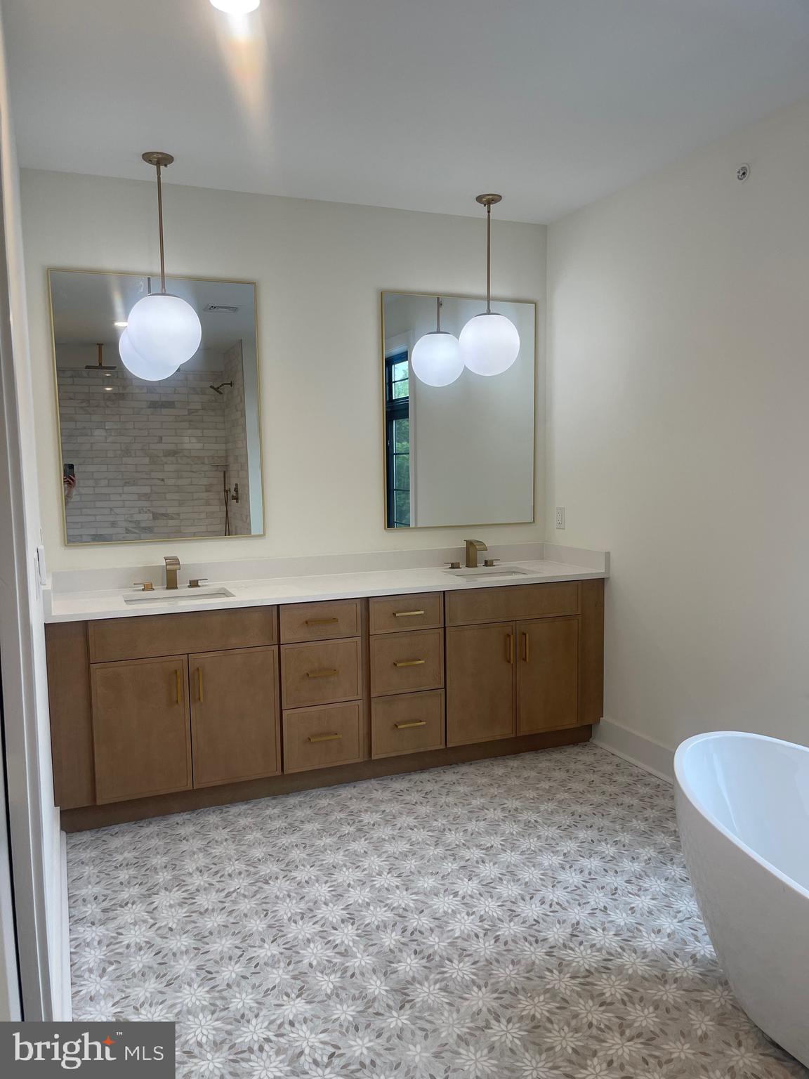 ROXBOROUGH - Residential Lease