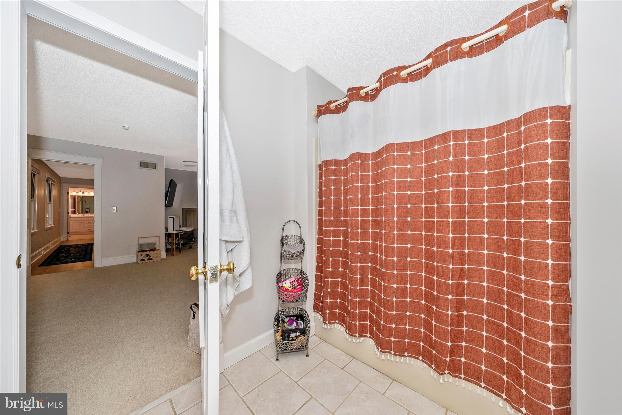 SWAN POND - Residential