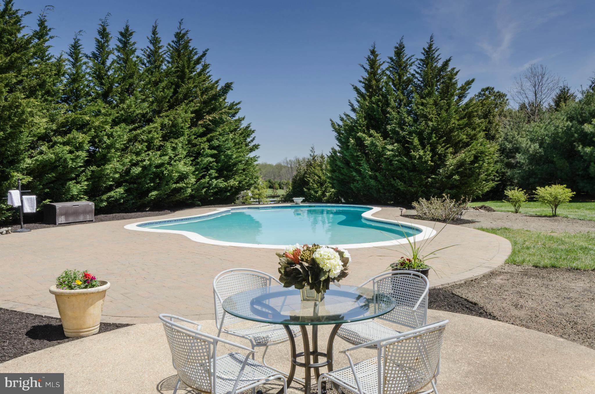 LONG FARM - Residential