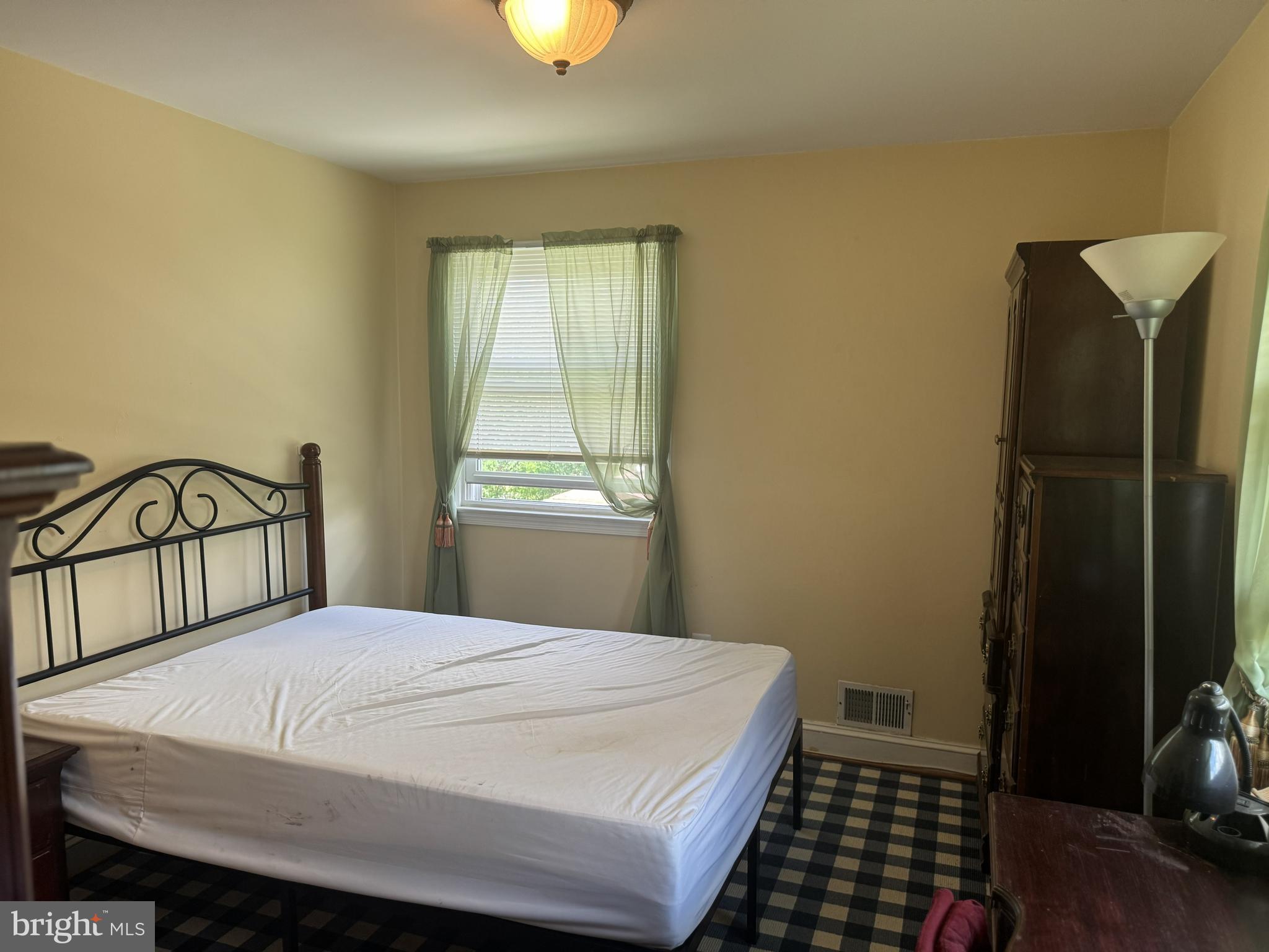 CALVERTON - Residential Lease