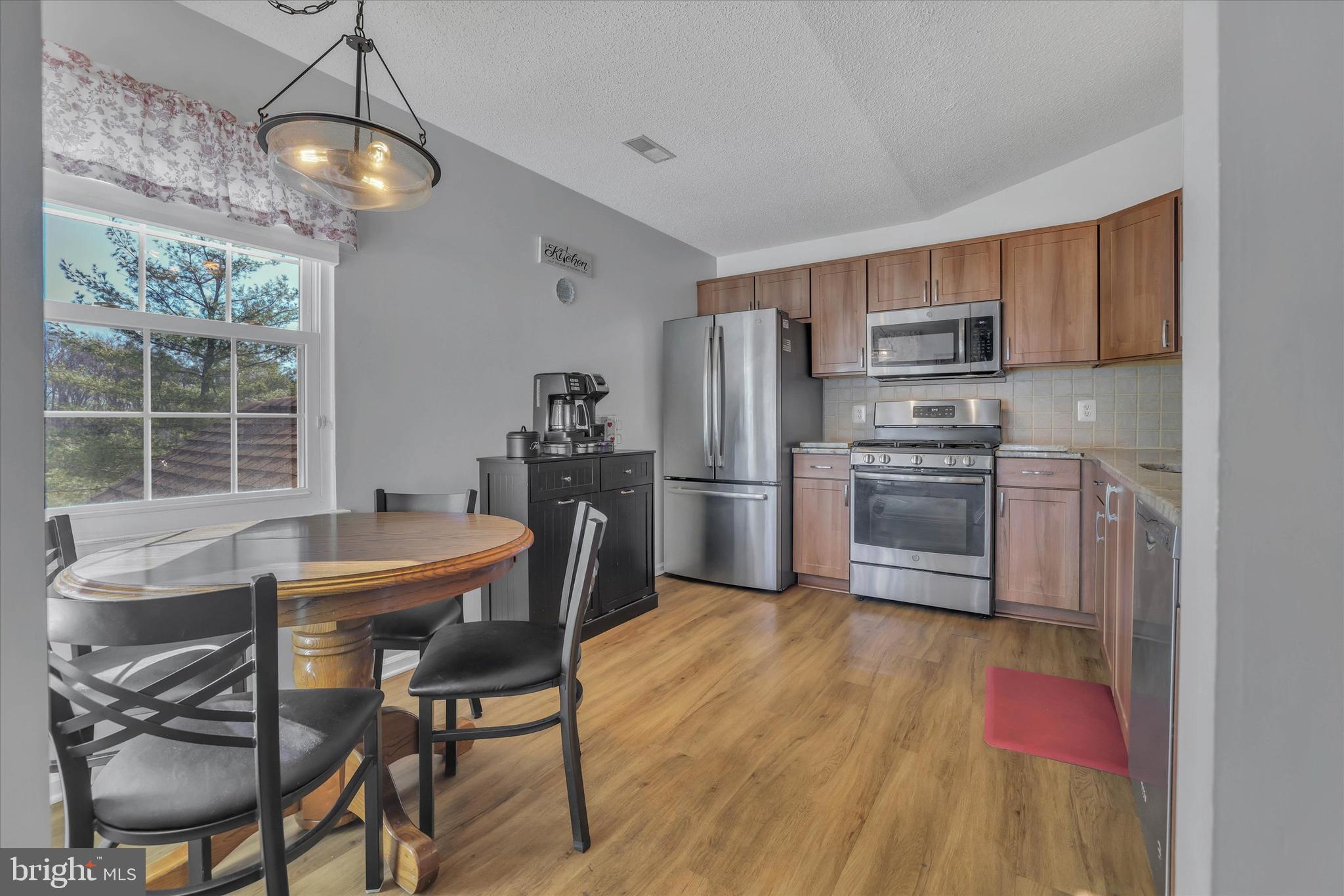 MAKEFIELD GLEN - Residential