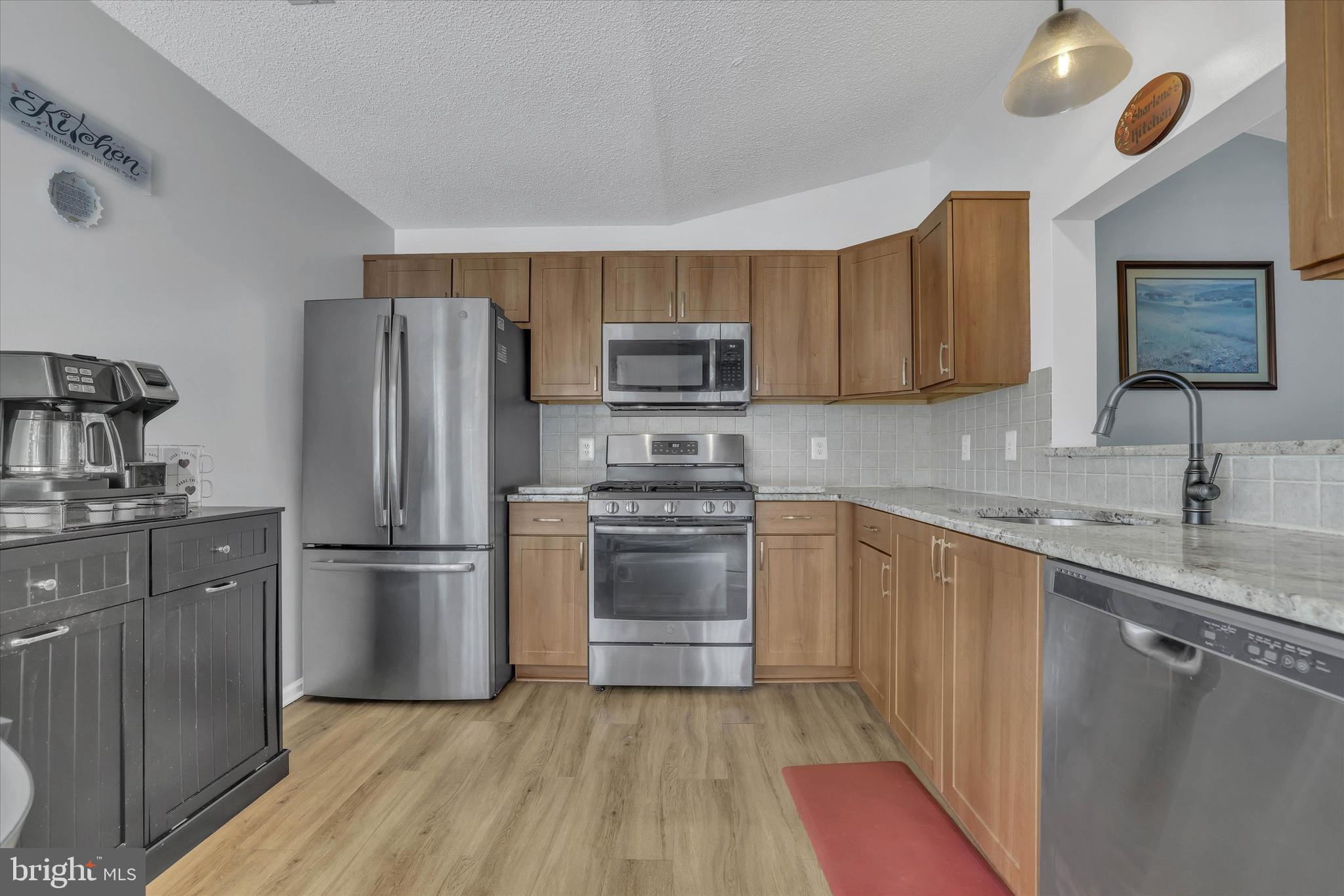 MAKEFIELD GLEN - Residential