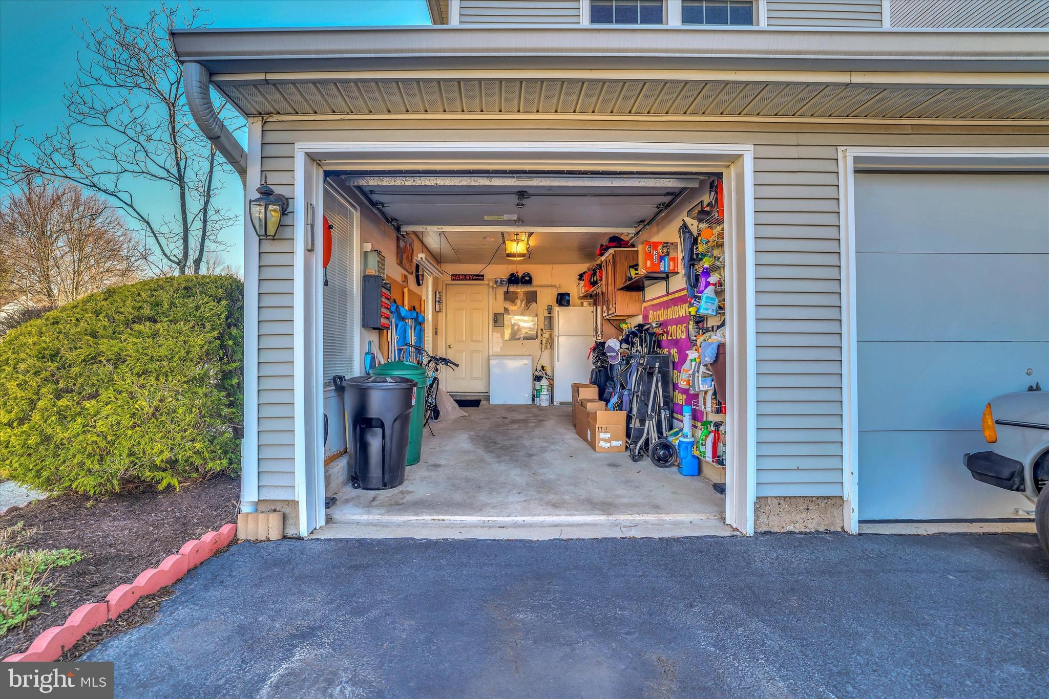 MAKEFIELD GLEN - Residential