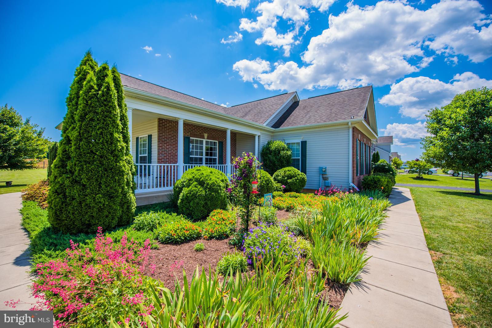 APPLE KNOLLS ESTATES - Residential