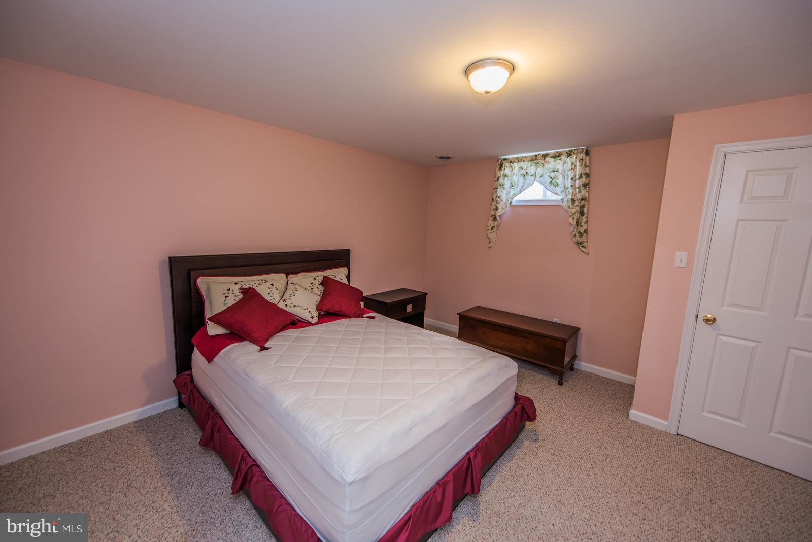 APPLE KNOLLS ESTATES - Residential