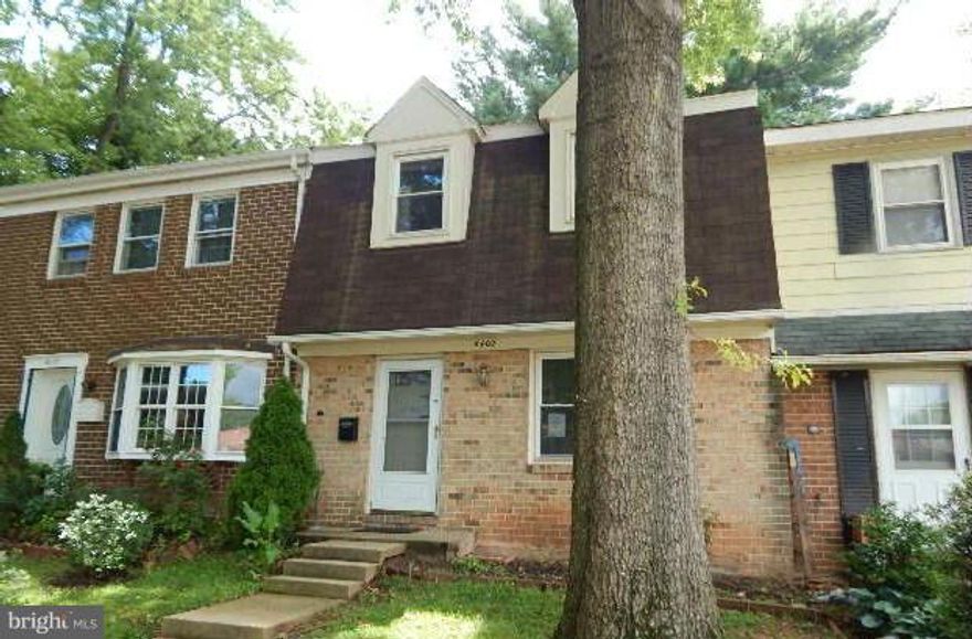 This 2 level town home is a great property for the first time home buyer looking to make a property their own with some tlc. Property has a front kitchen and an open living room and dining room combination. Located at the end of the street with low traffic and an assigned parking space.