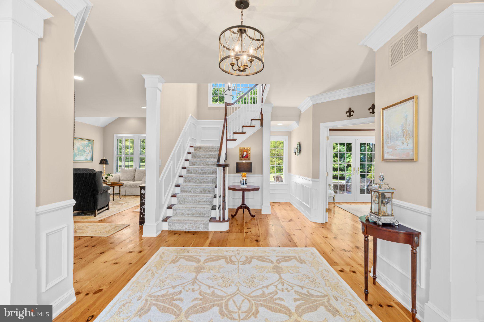 1102 BRIAR WAY