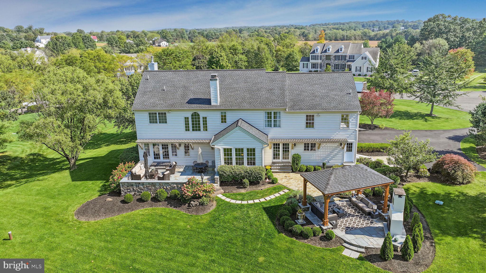 1102 BRIAR WAY