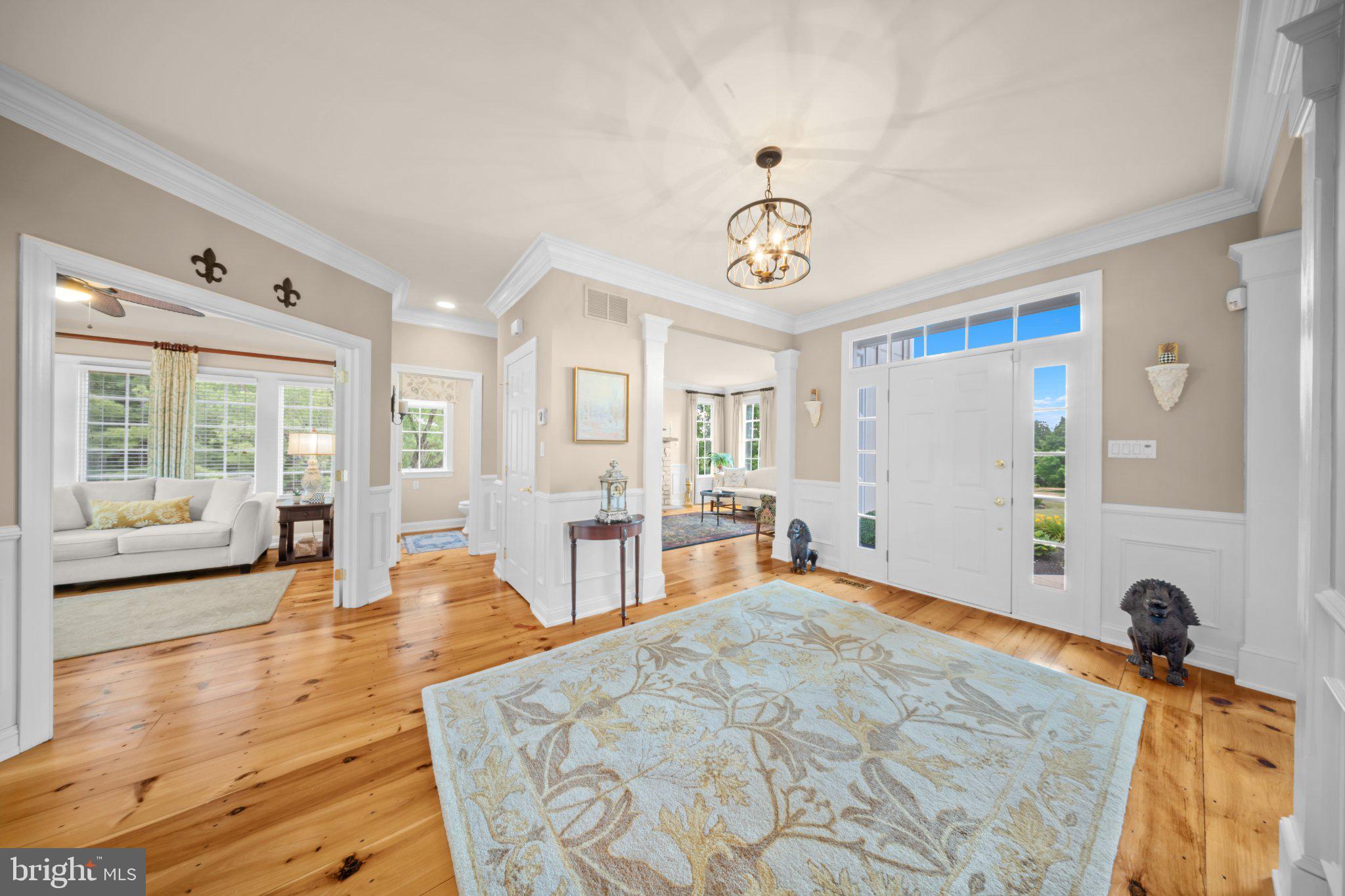 1102 BRIAR WAY