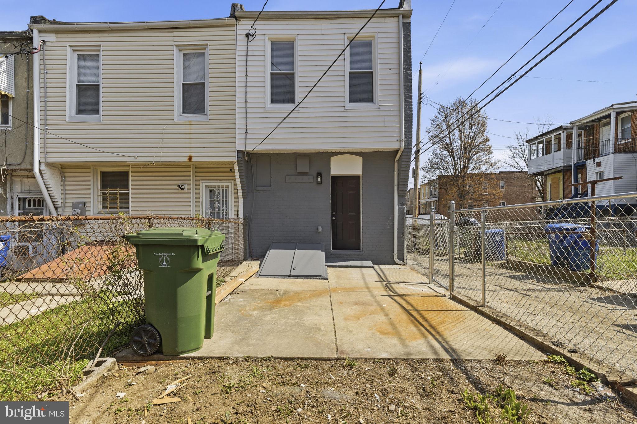 ALBEMARLE SQUARE - Residential