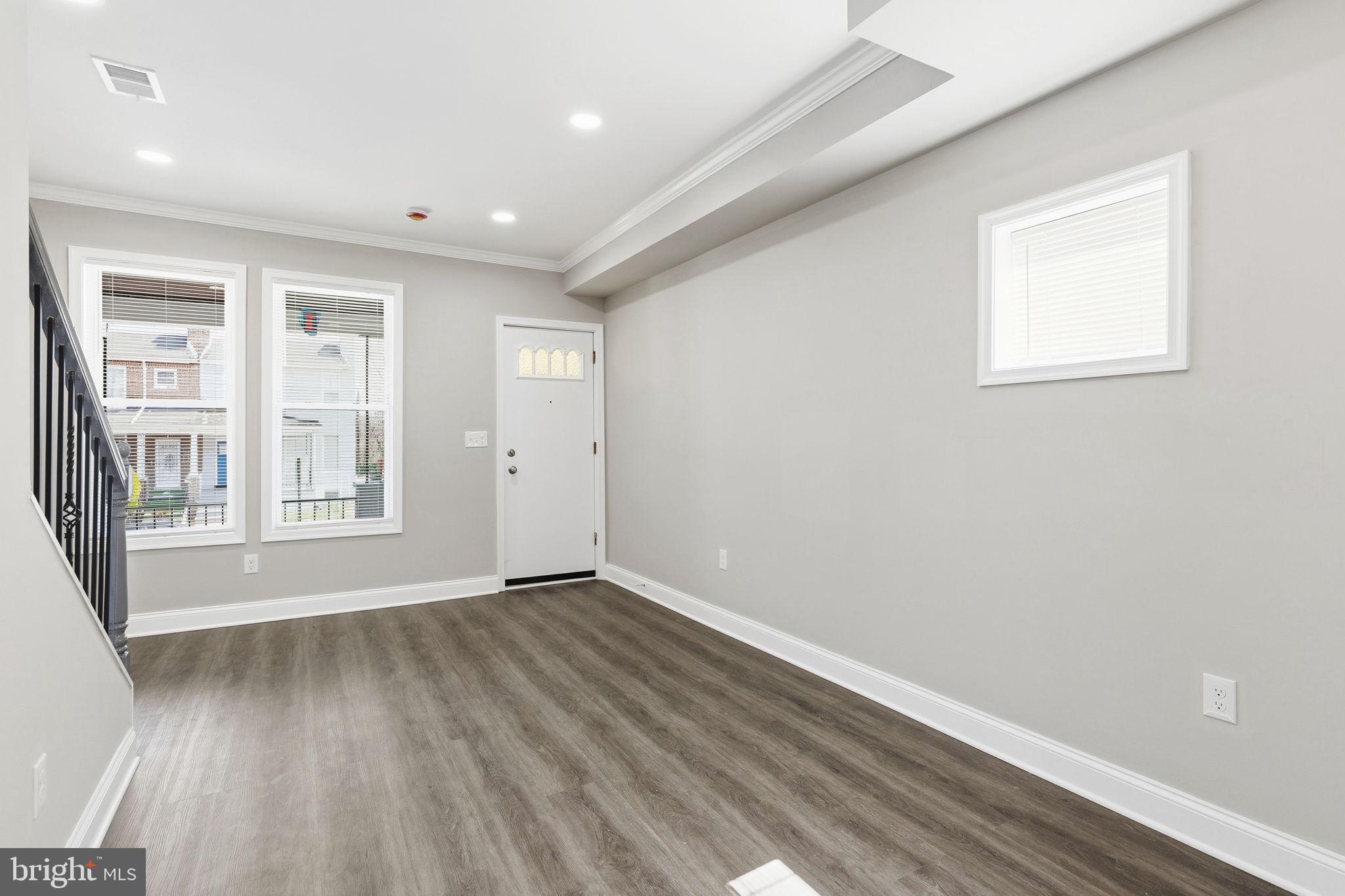 ALBEMARLE SQUARE - Residential