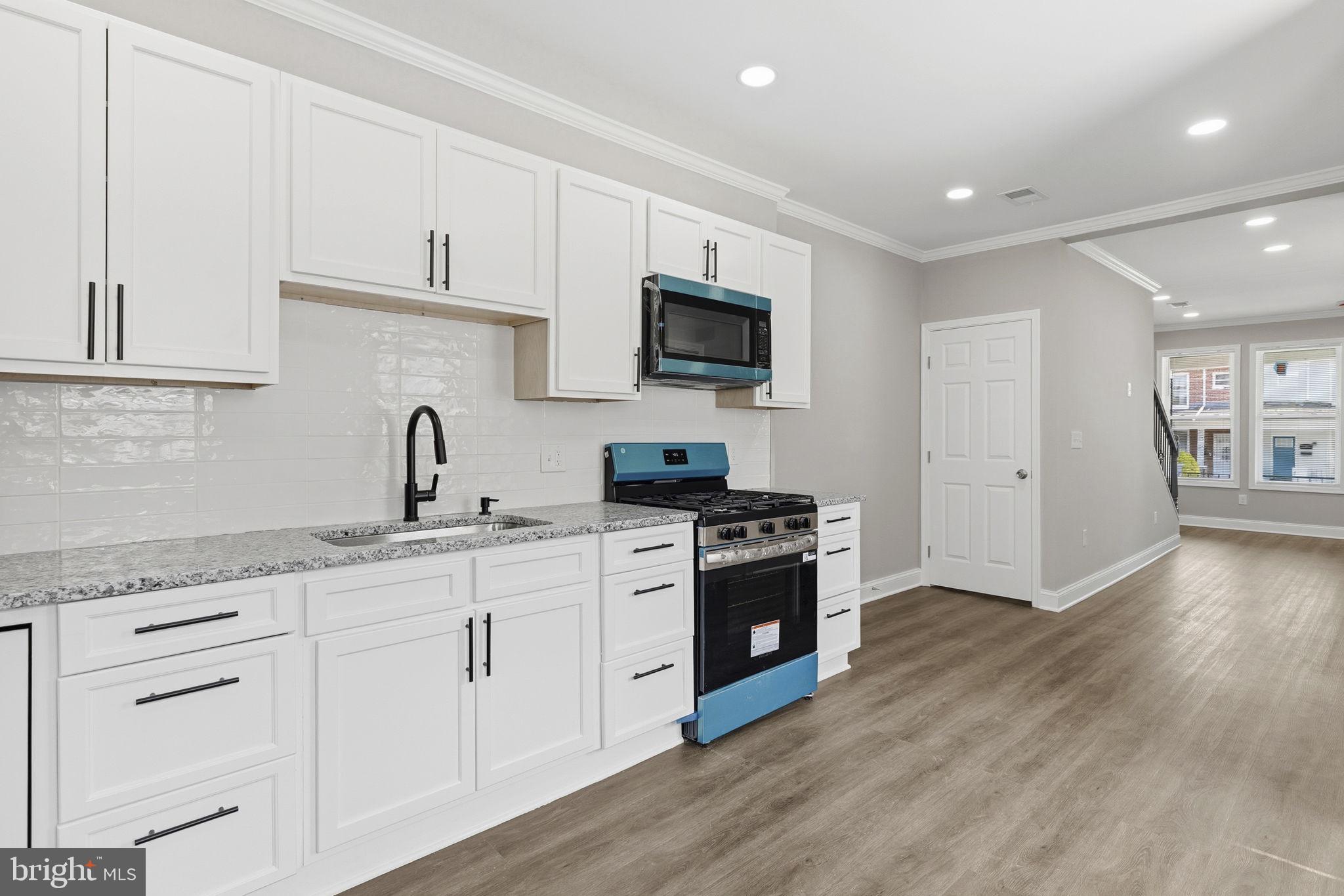 ALBEMARLE SQUARE - Residential