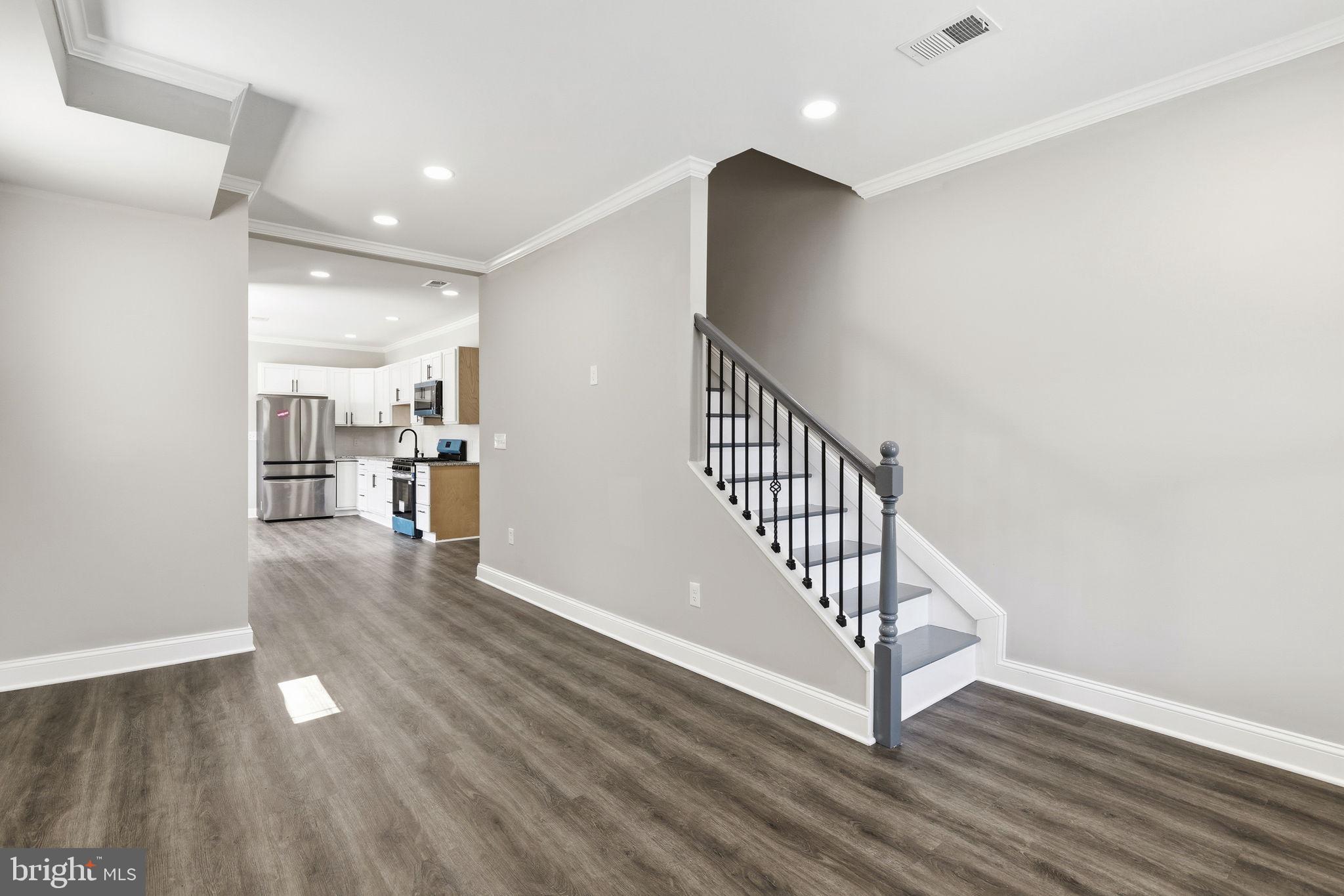 ALBEMARLE SQUARE - Residential