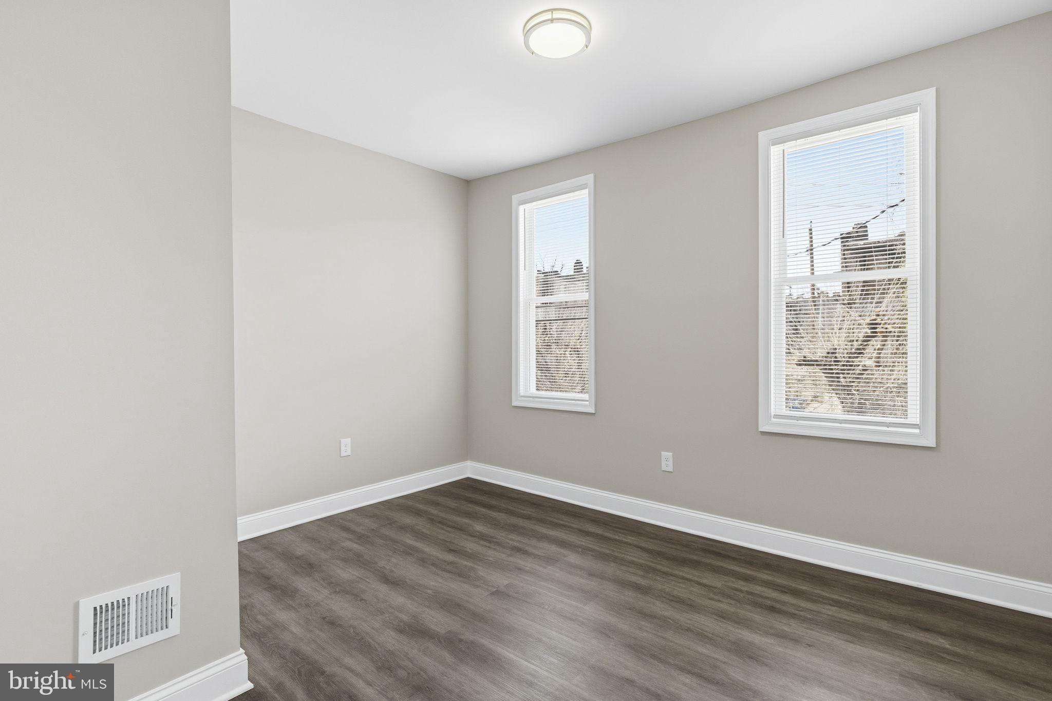 ALBEMARLE SQUARE - Residential