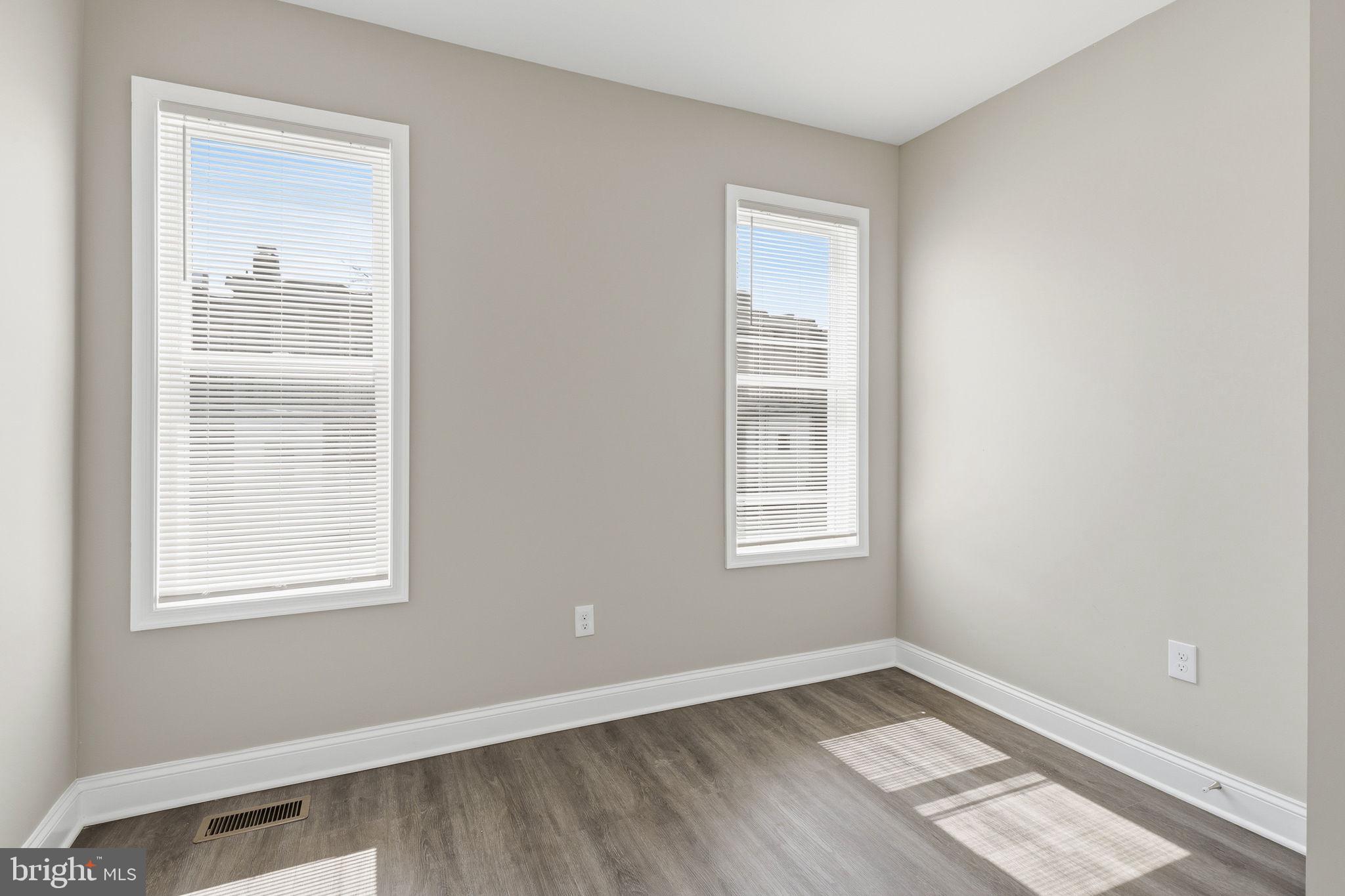 ALBEMARLE SQUARE - Residential