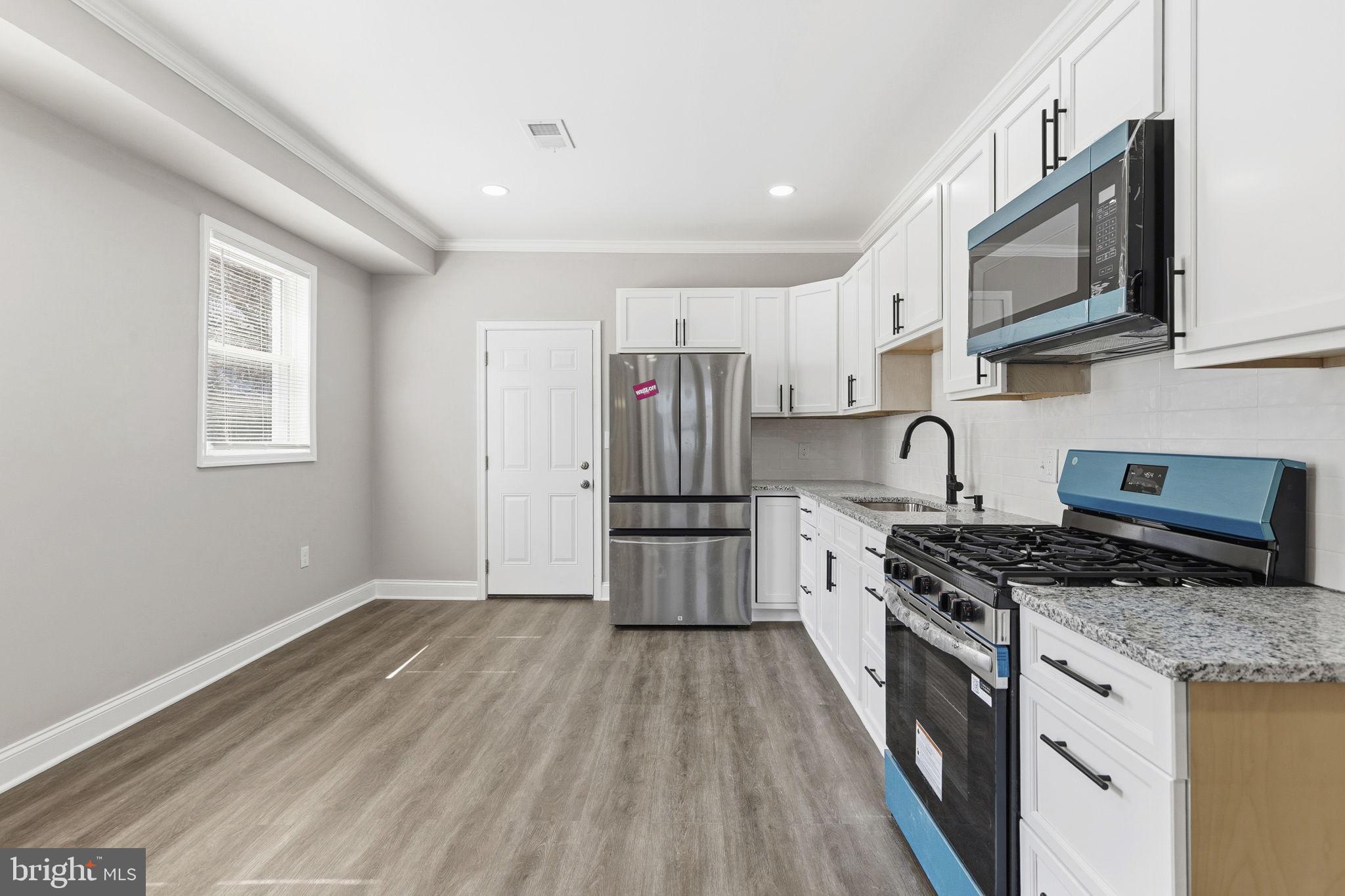 ALBEMARLE SQUARE - Residential