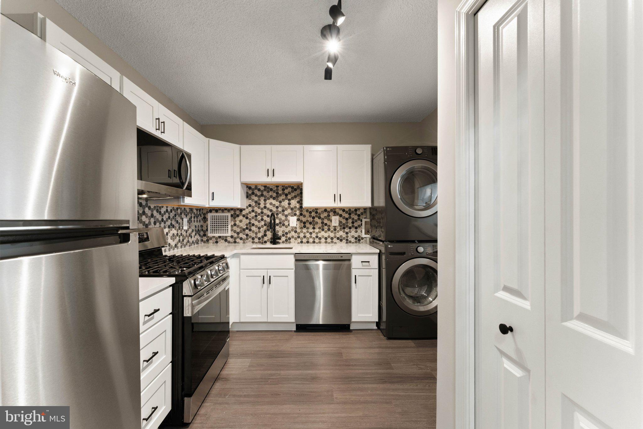 SKYLINE PLAZA - Residential