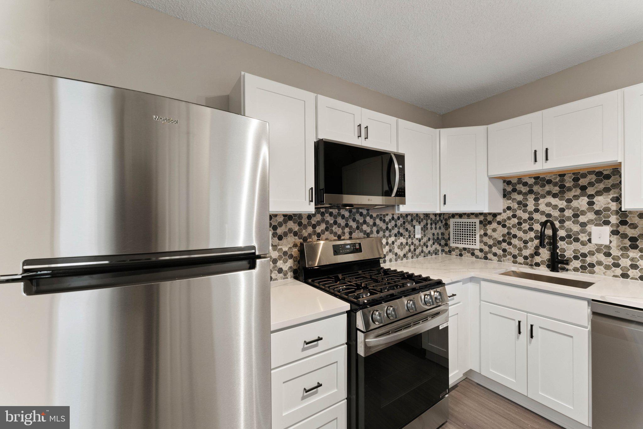 SKYLINE PLAZA - Residential