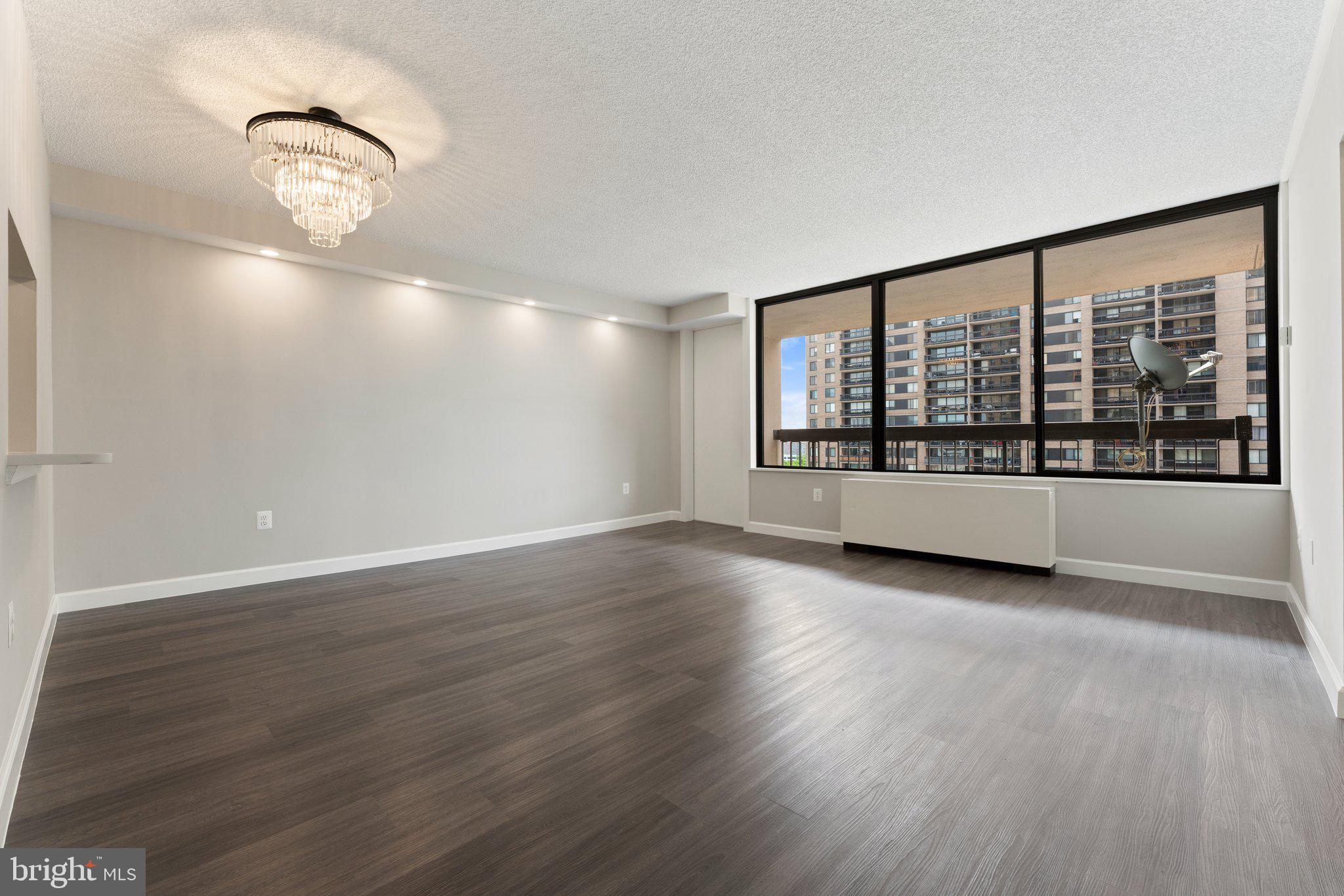 SKYLINE PLAZA - Residential