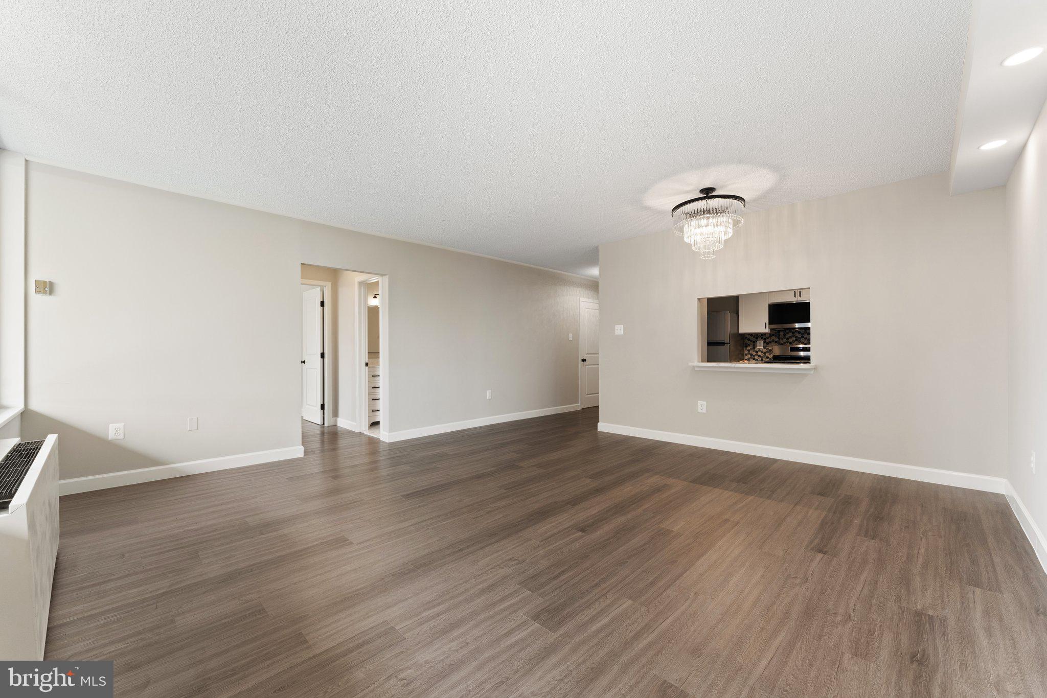 SKYLINE PLAZA - Residential