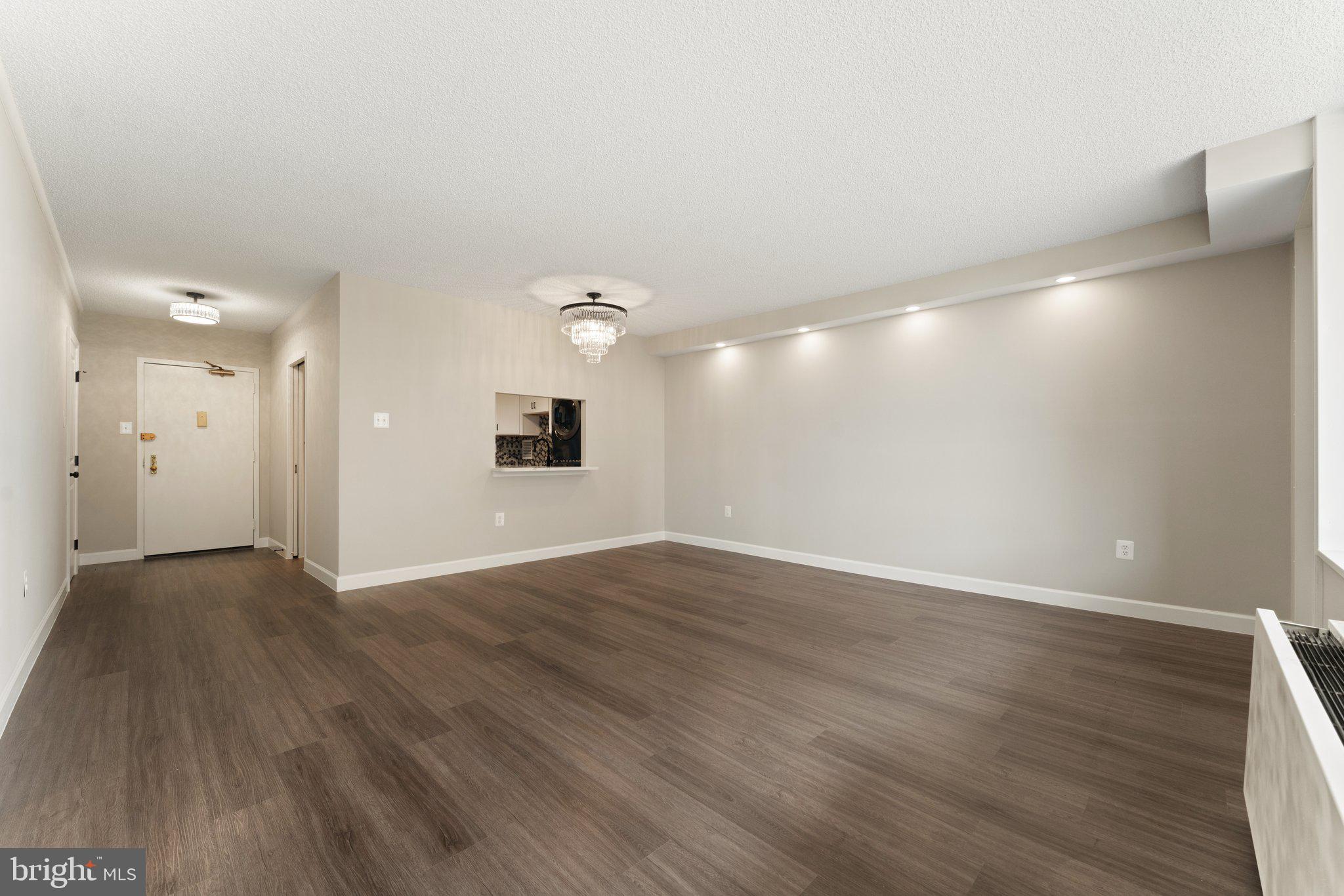 SKYLINE PLAZA - Residential