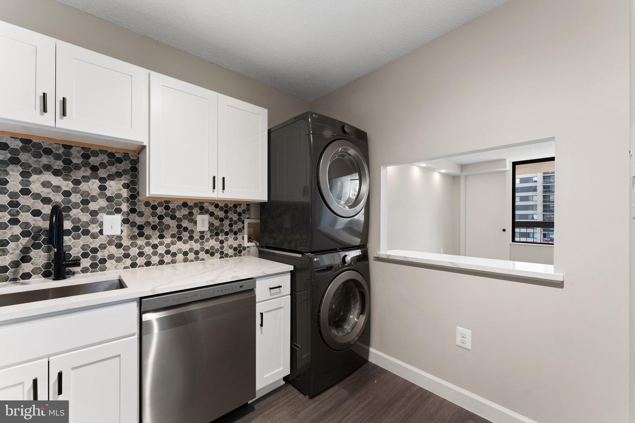 SKYLINE PLAZA - Residential