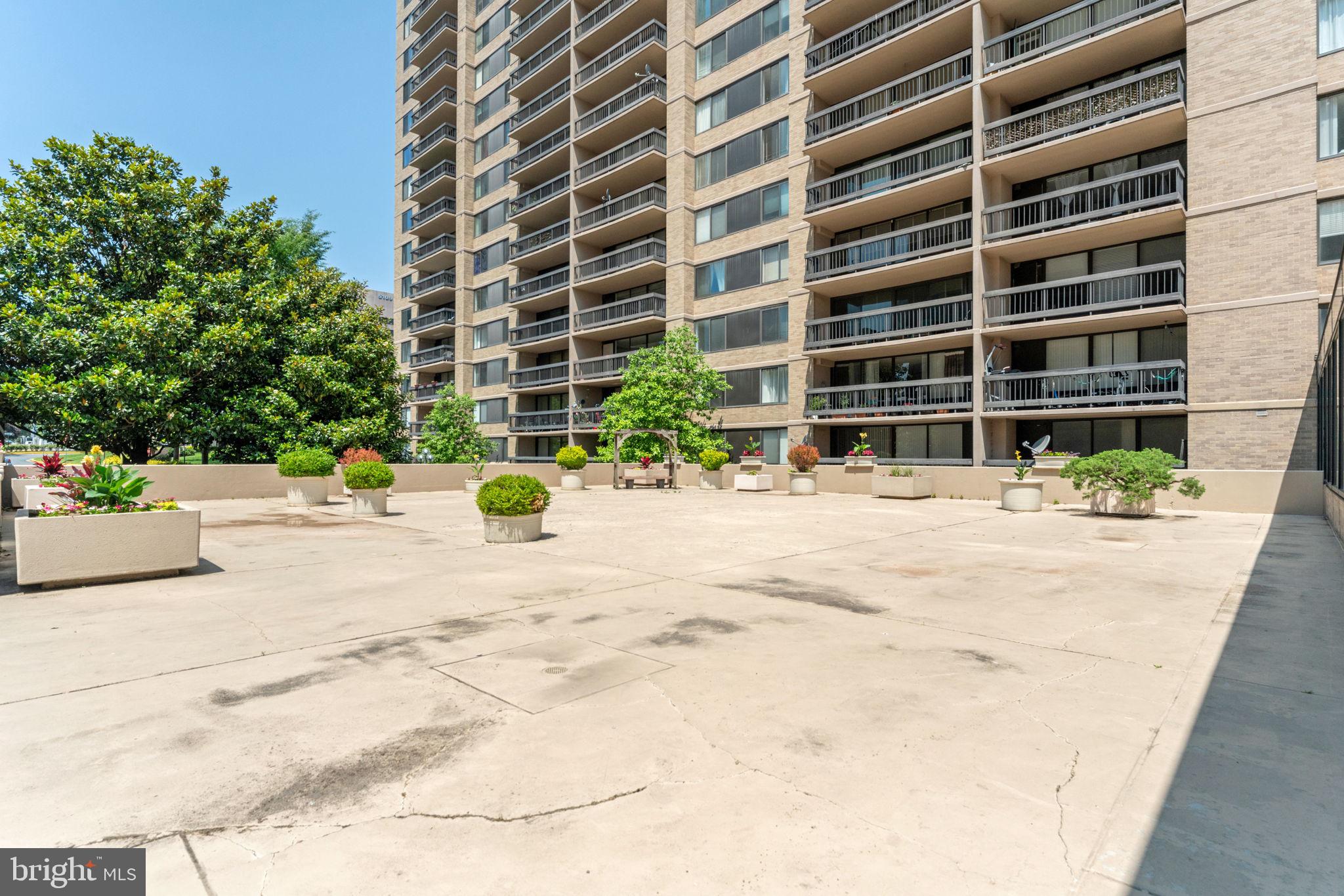 SKYLINE PLAZA - Residential