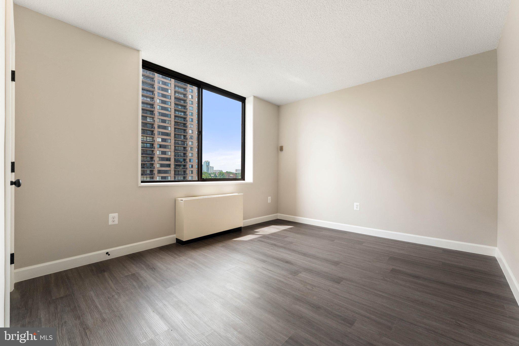 SKYLINE PLAZA - Residential