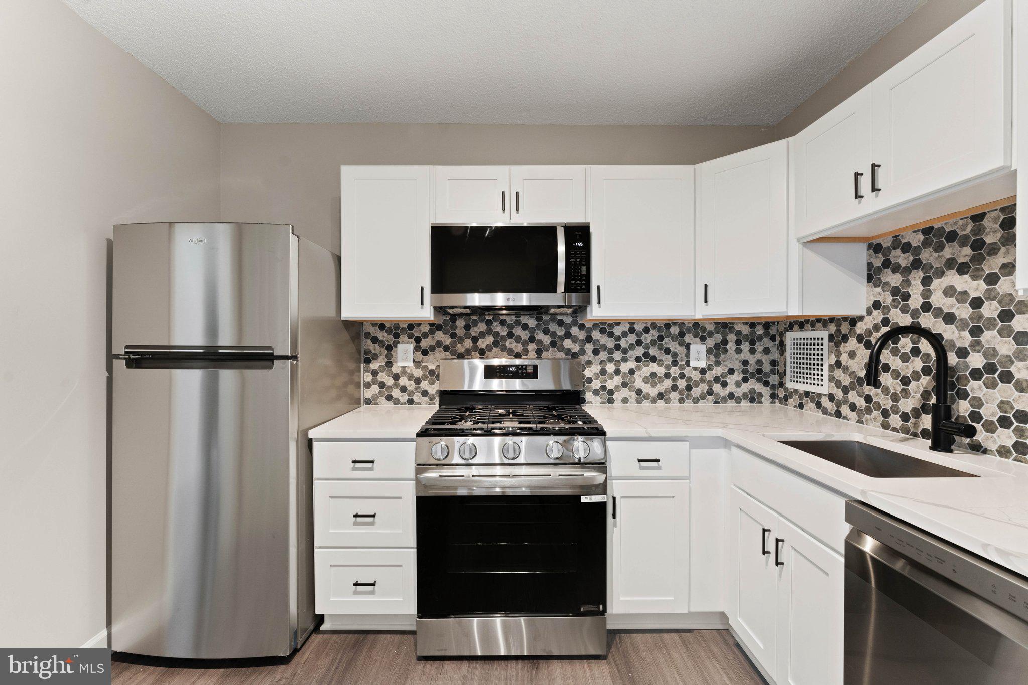 SKYLINE PLAZA - Residential