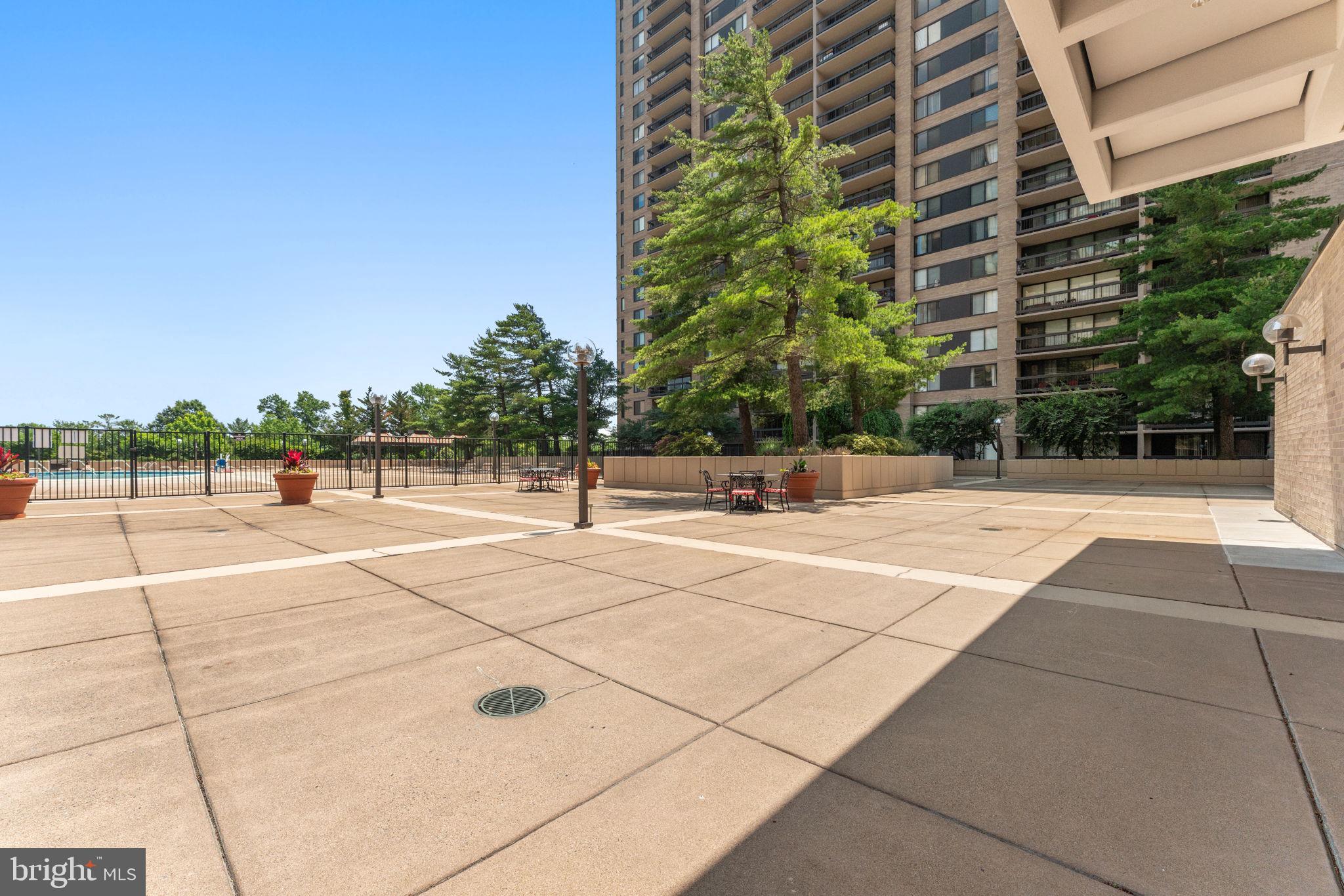 SKYLINE PLAZA - Residential